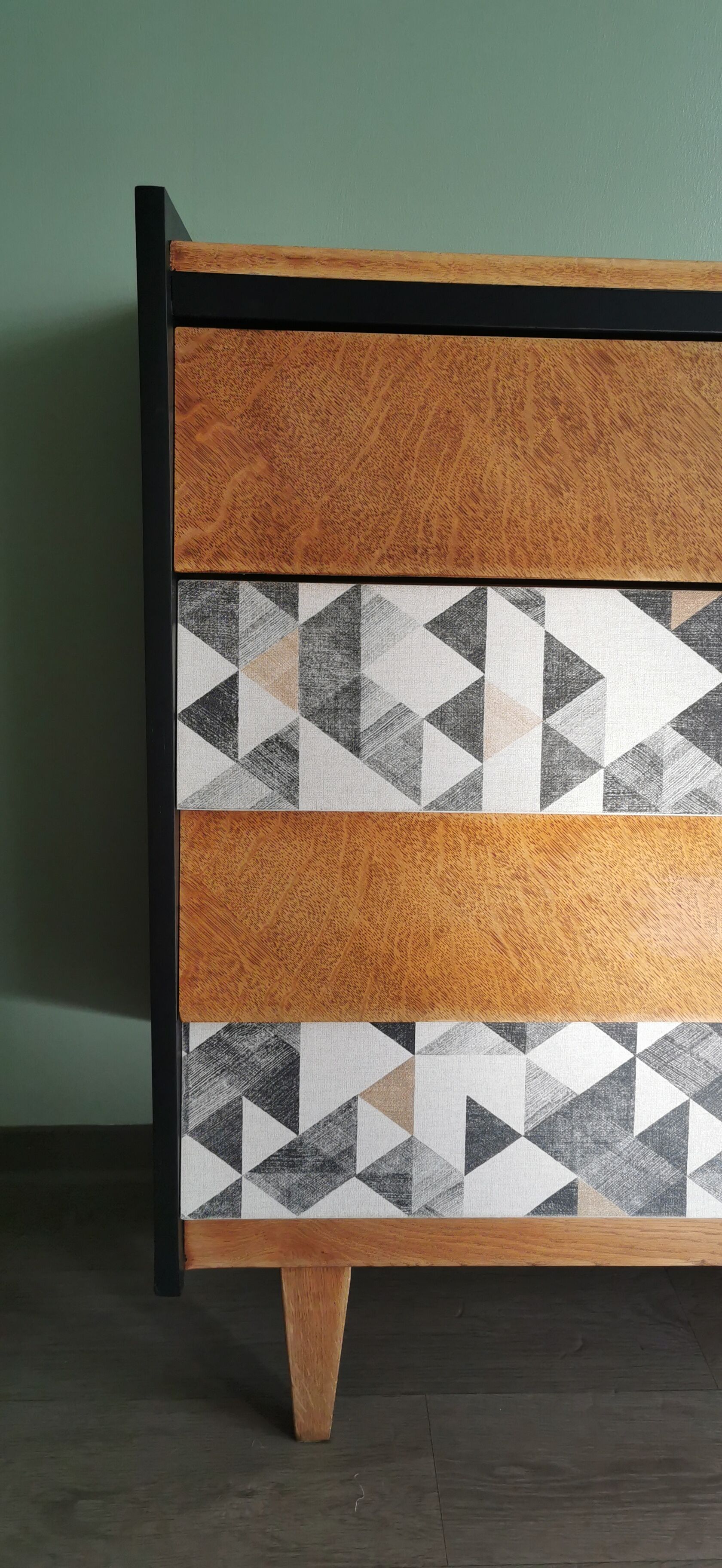 Vintage chest of drawers