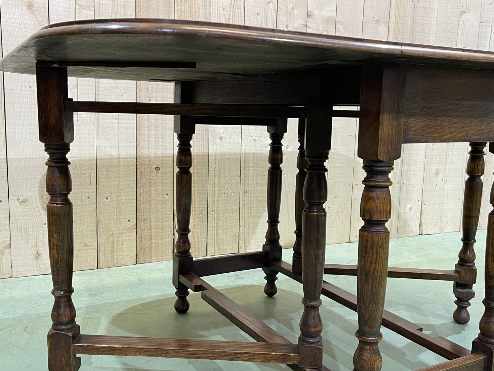 English folding table called -Gateleg- oak from the 1930s
