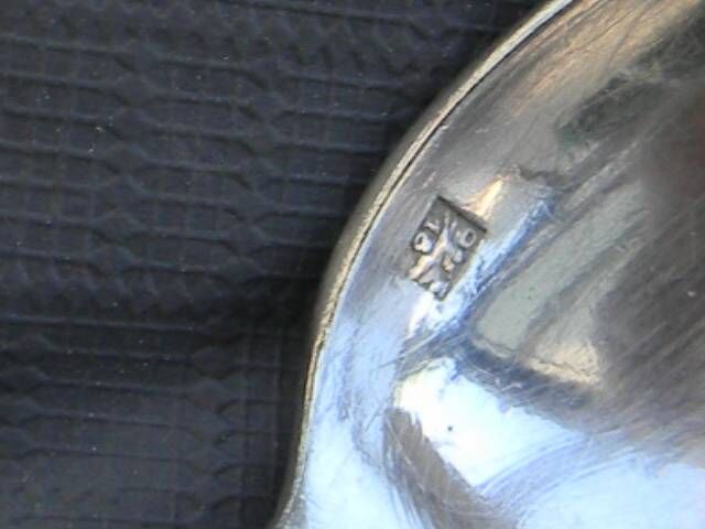 Set of 8 ercuis silver-plated coffee spoons.