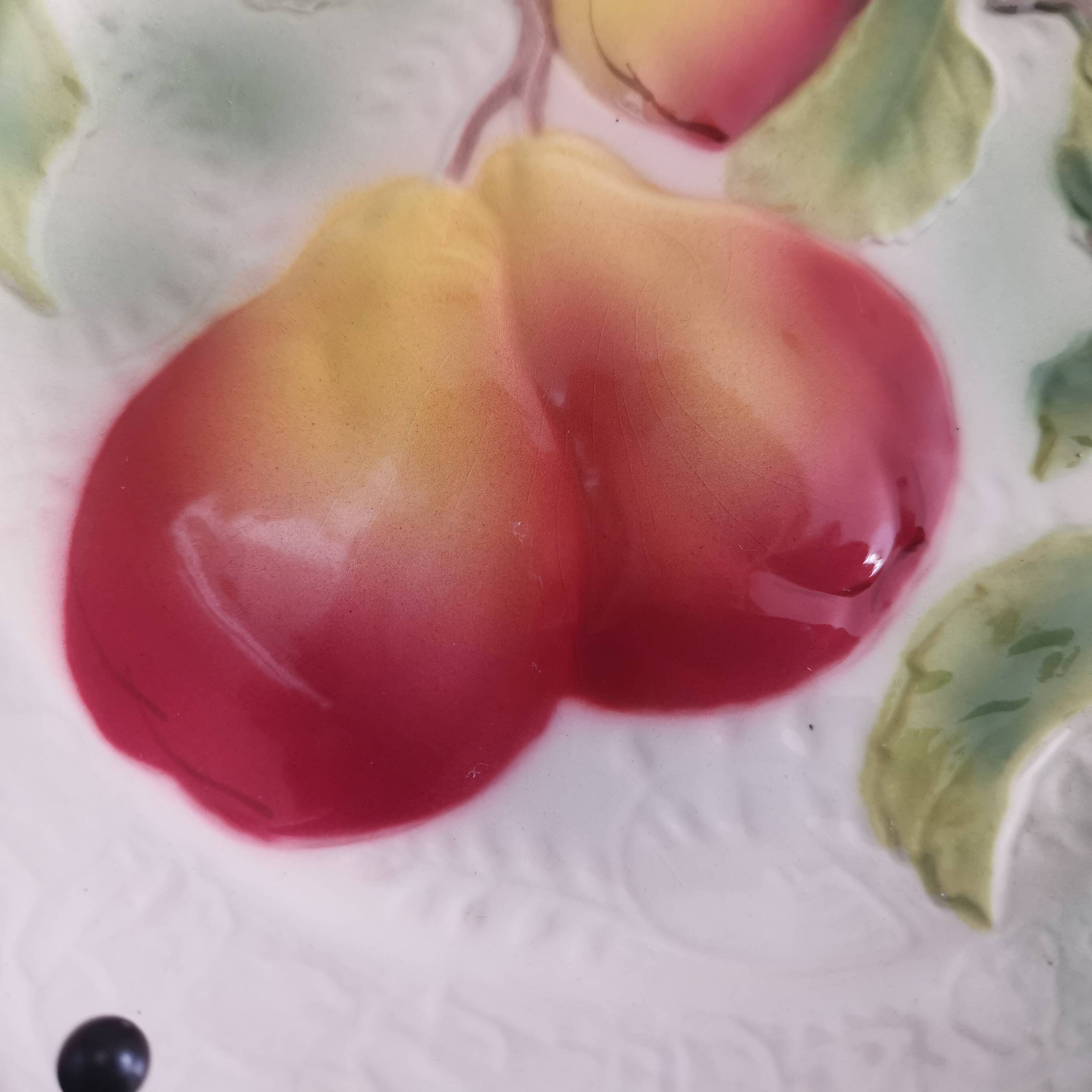 Small Saint Clement ceramic plate with pear fruit decor