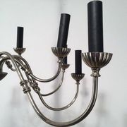 Lustre de style néoclassique en métal argenté à 12 bras de lumière