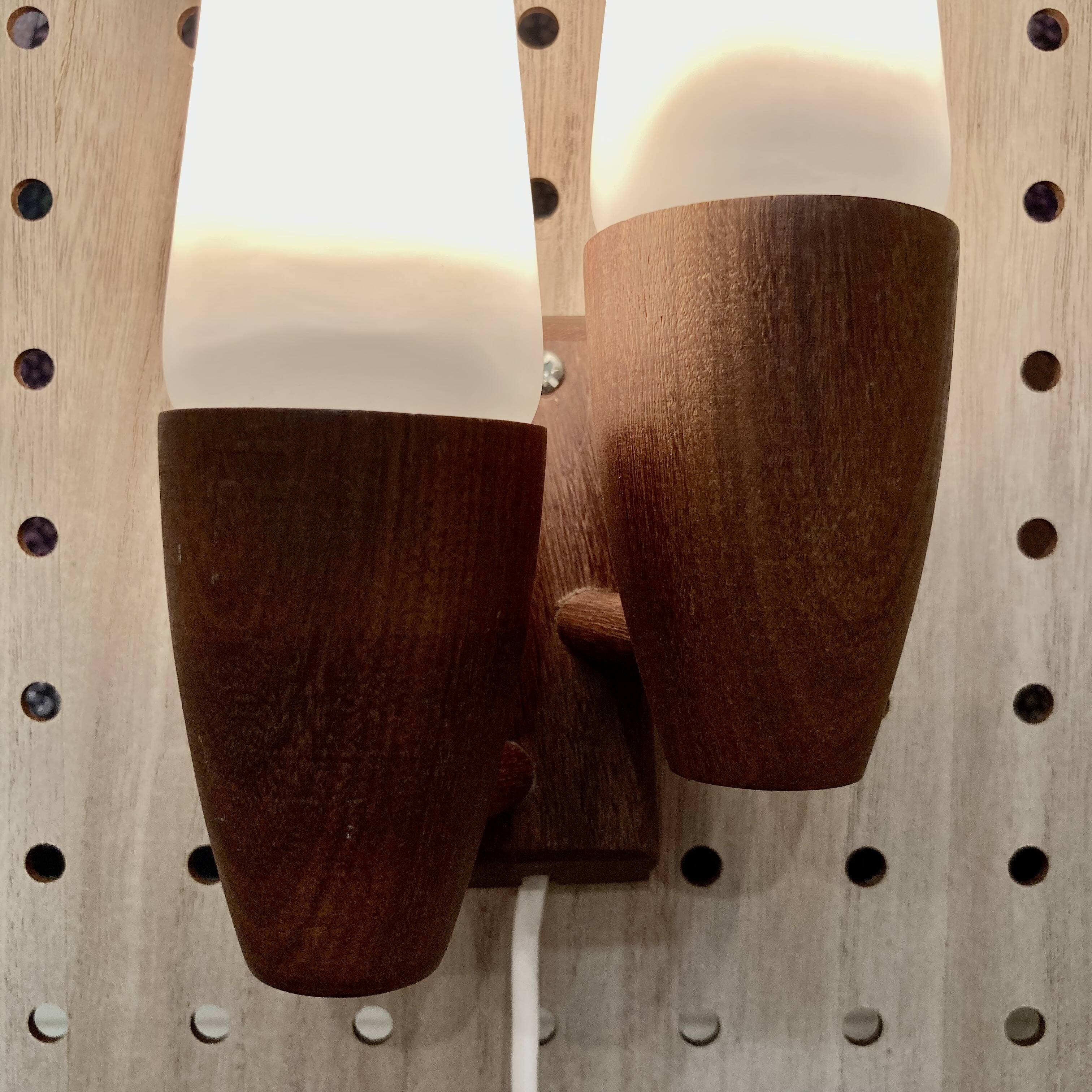 DOUBLE OPALINE APPLIQUE 1950 "SCANDINAVIAN DESIGN".