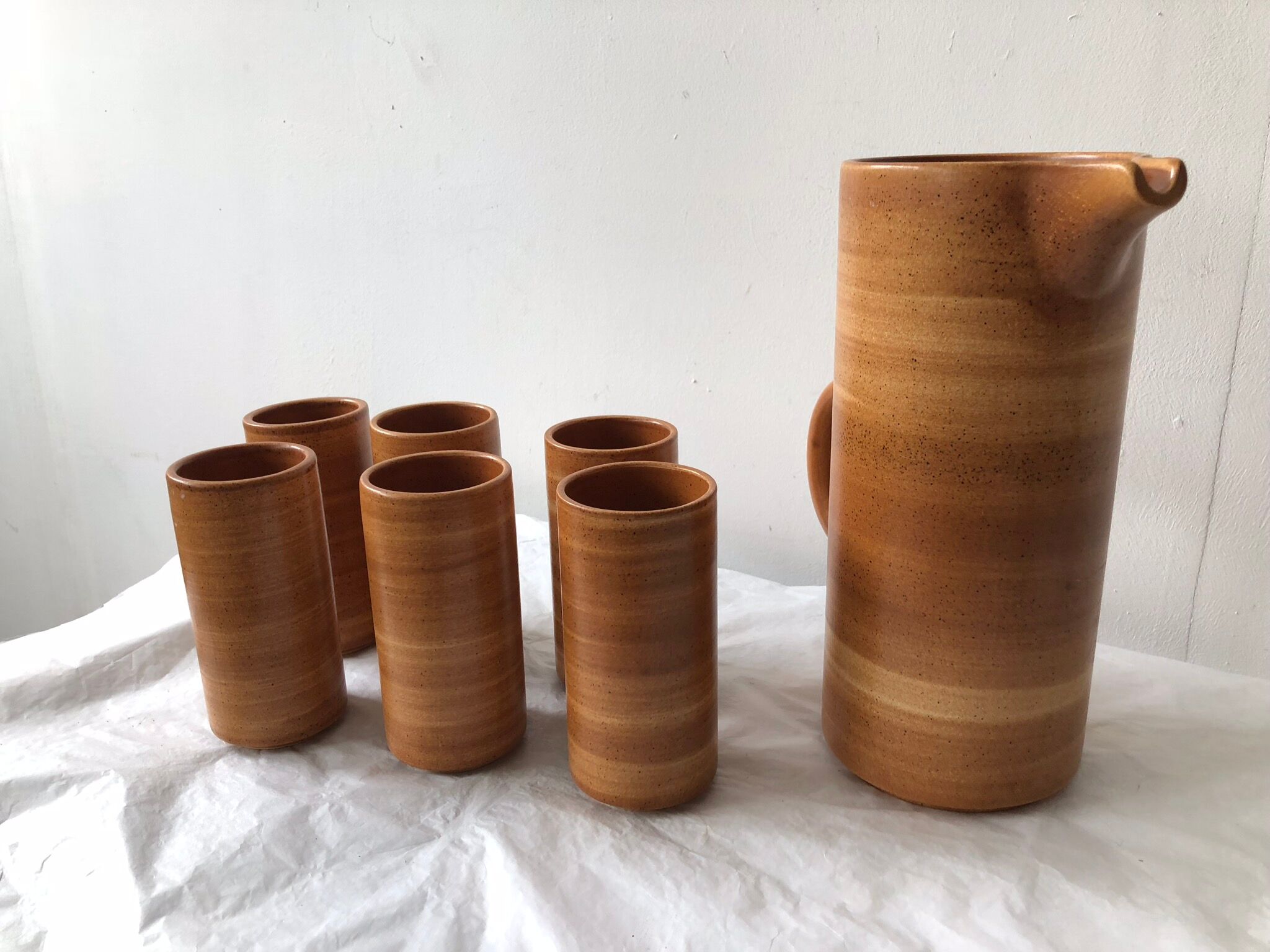 Set of 6 glasses in sandstone and carafe