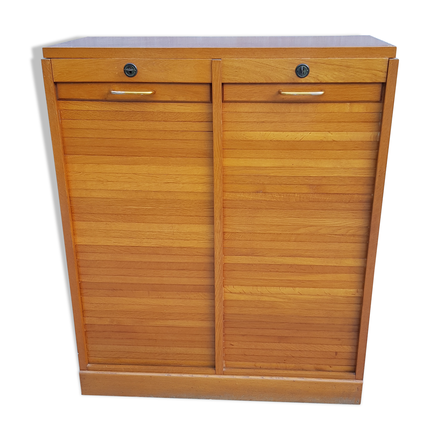 Furniture in oak and Oak veneer double curtain