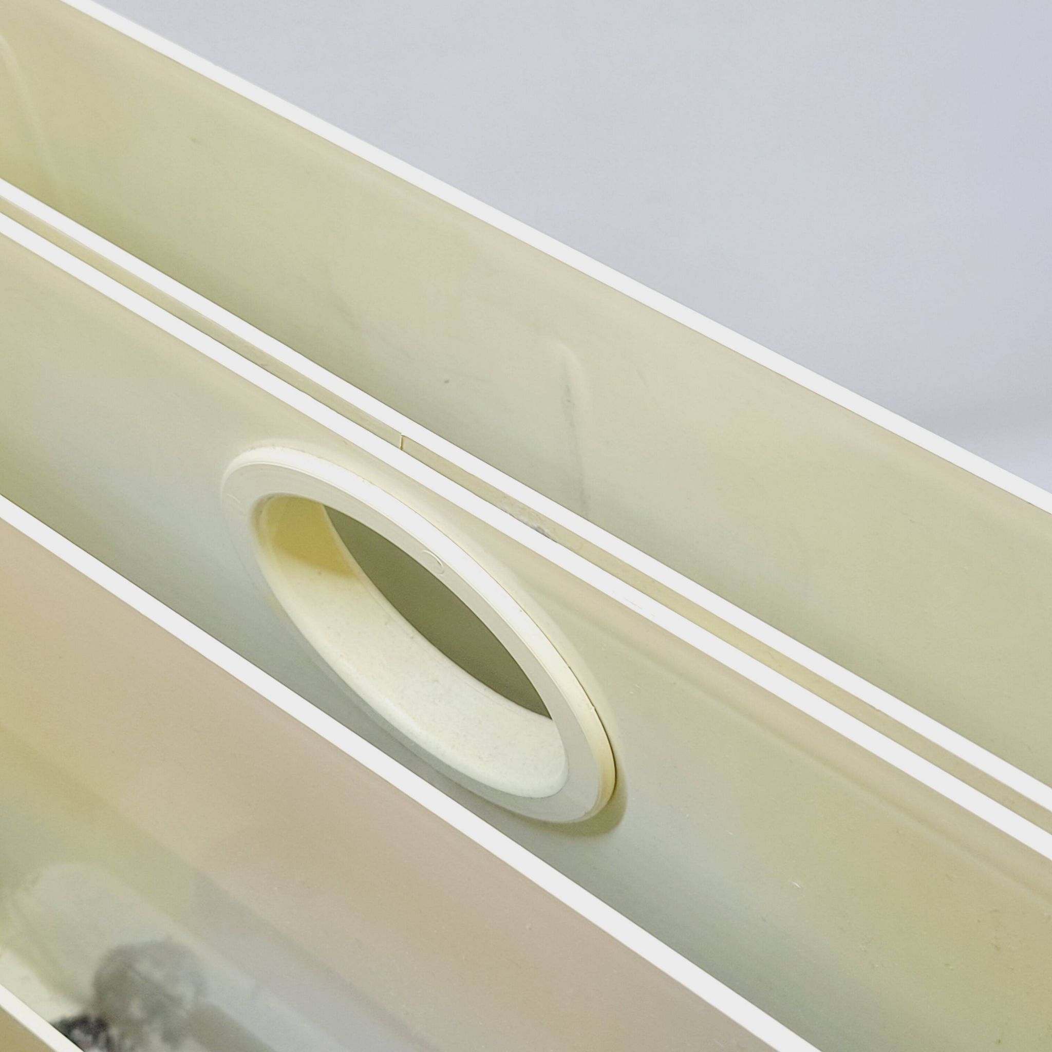 Kartell Vintage 4675 Magazine Rack Design by Giotto Stoppino in Plastic C