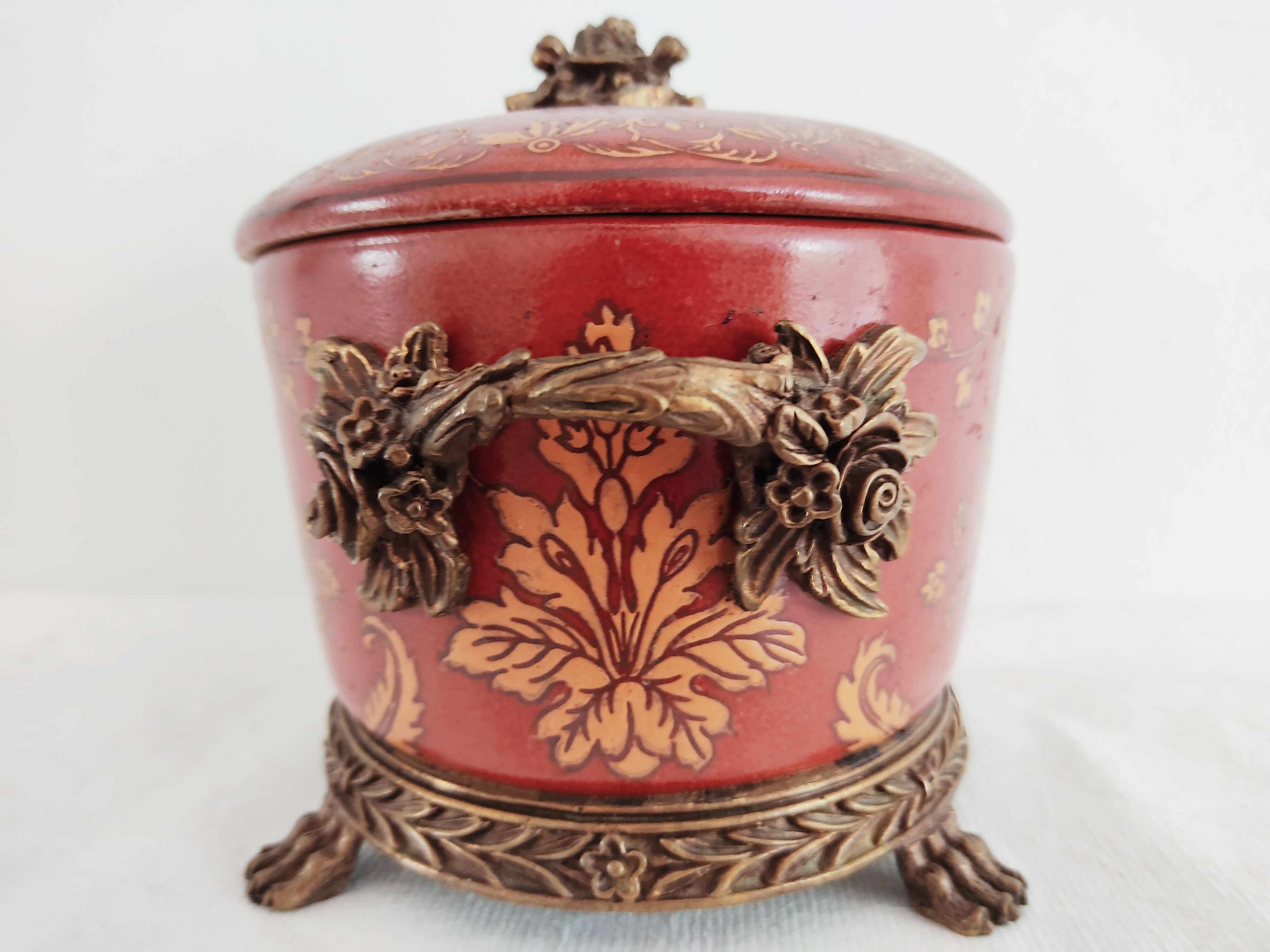 Chinese porcelain box with bronze frame