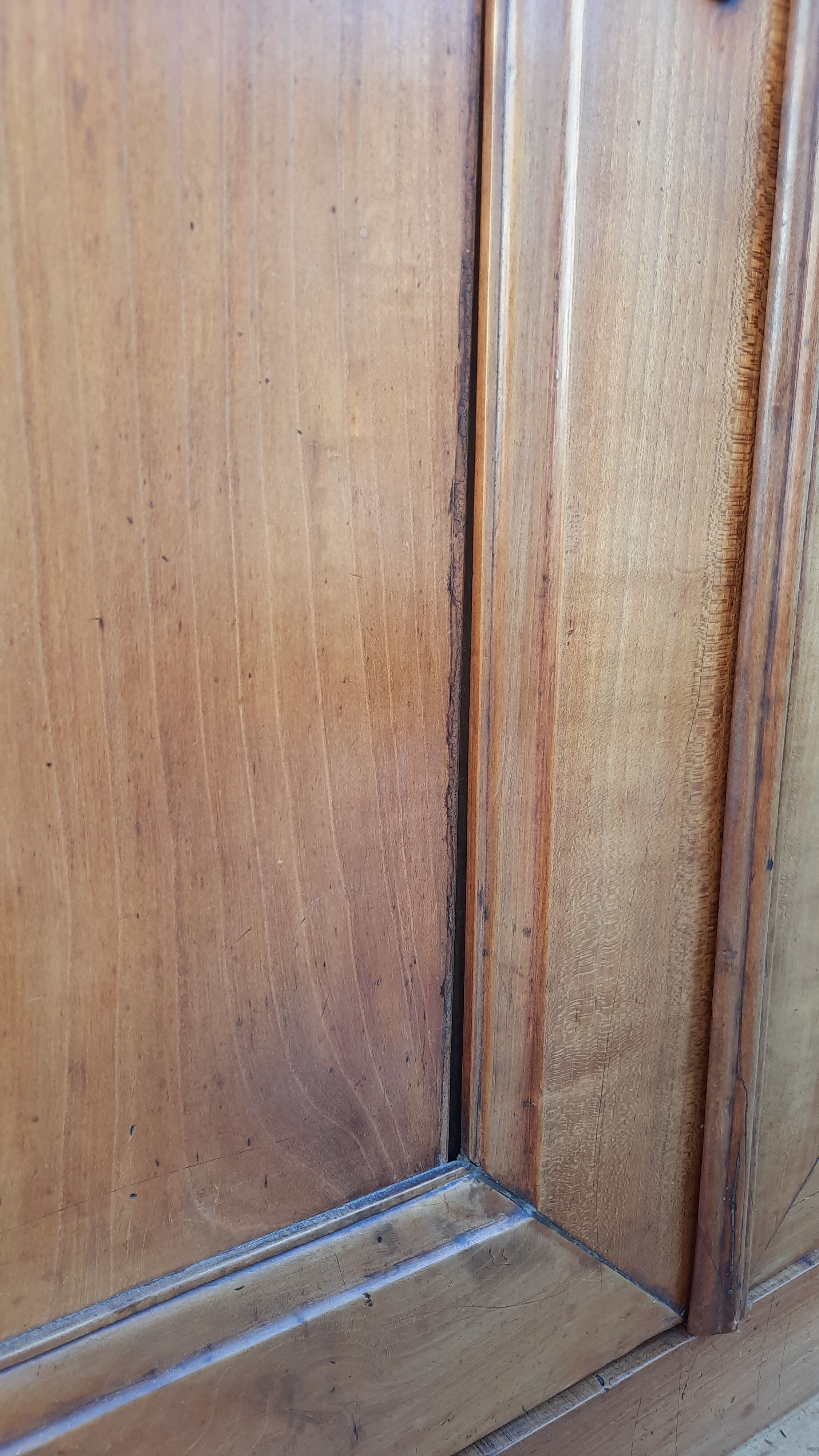 Louis Philippe dresser