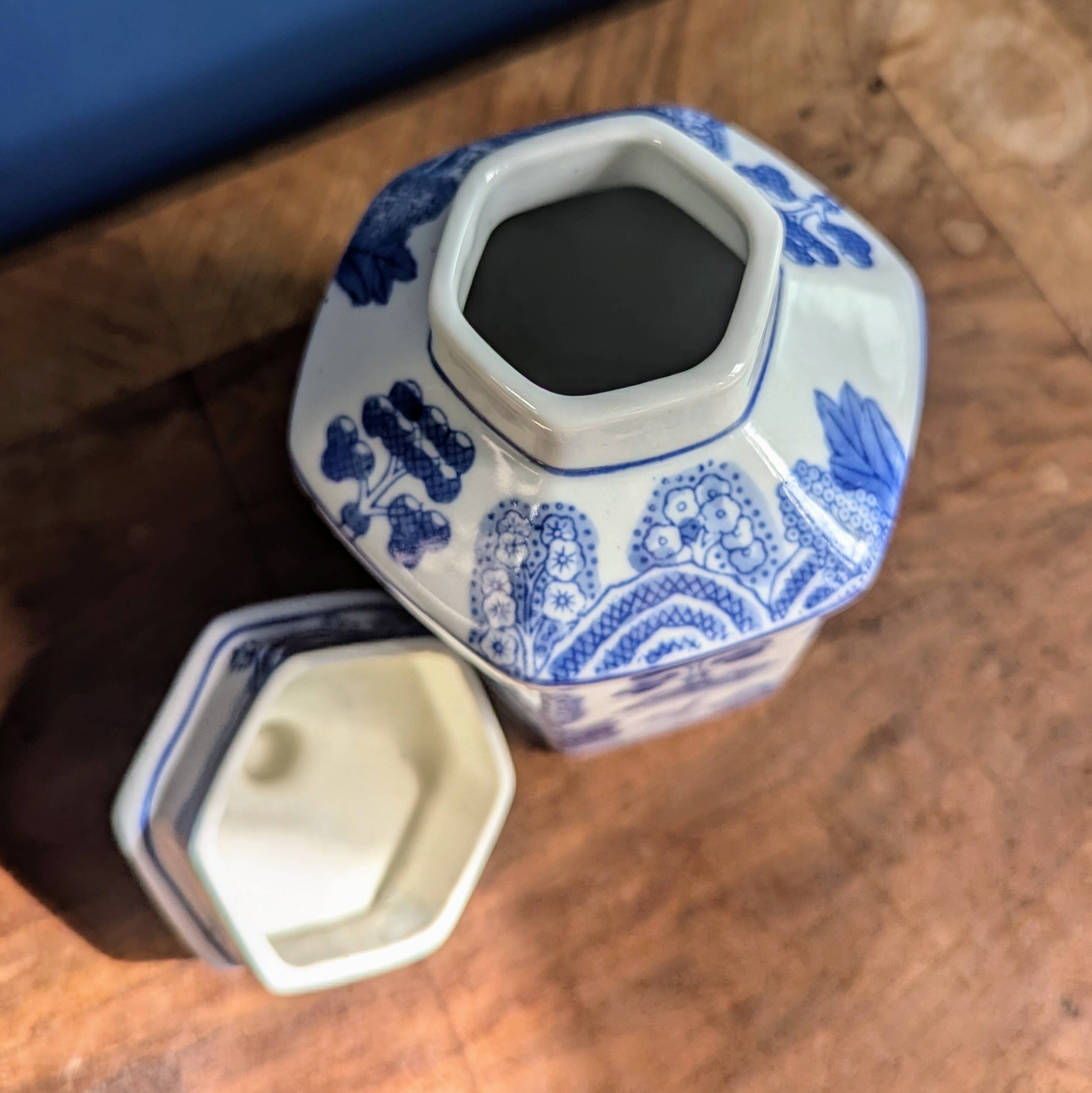 18cm Chinese White and Blue 6-Sided Covered Pot
