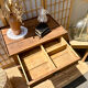Travailleuse en bois
