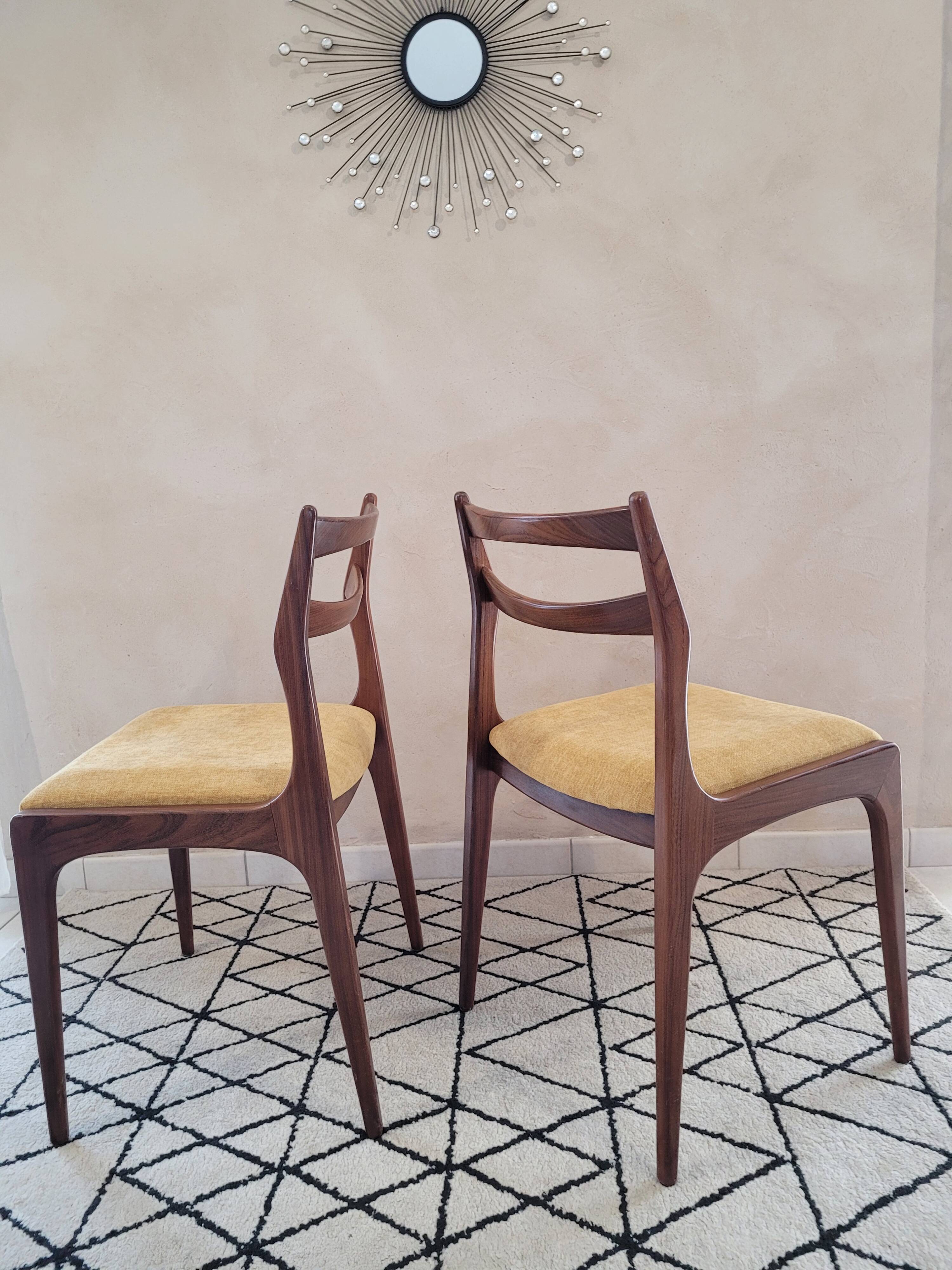 Set of 4 teak chairs with fabric seat in Scandinavian style.