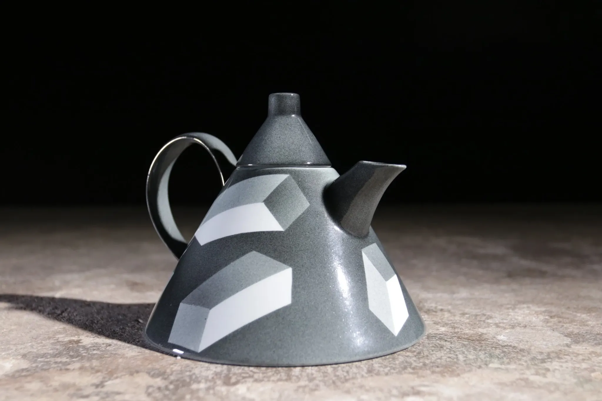 Rörstrand 'Atlantis' teapot by Rolf Sinnemark – Memphis style, 1984