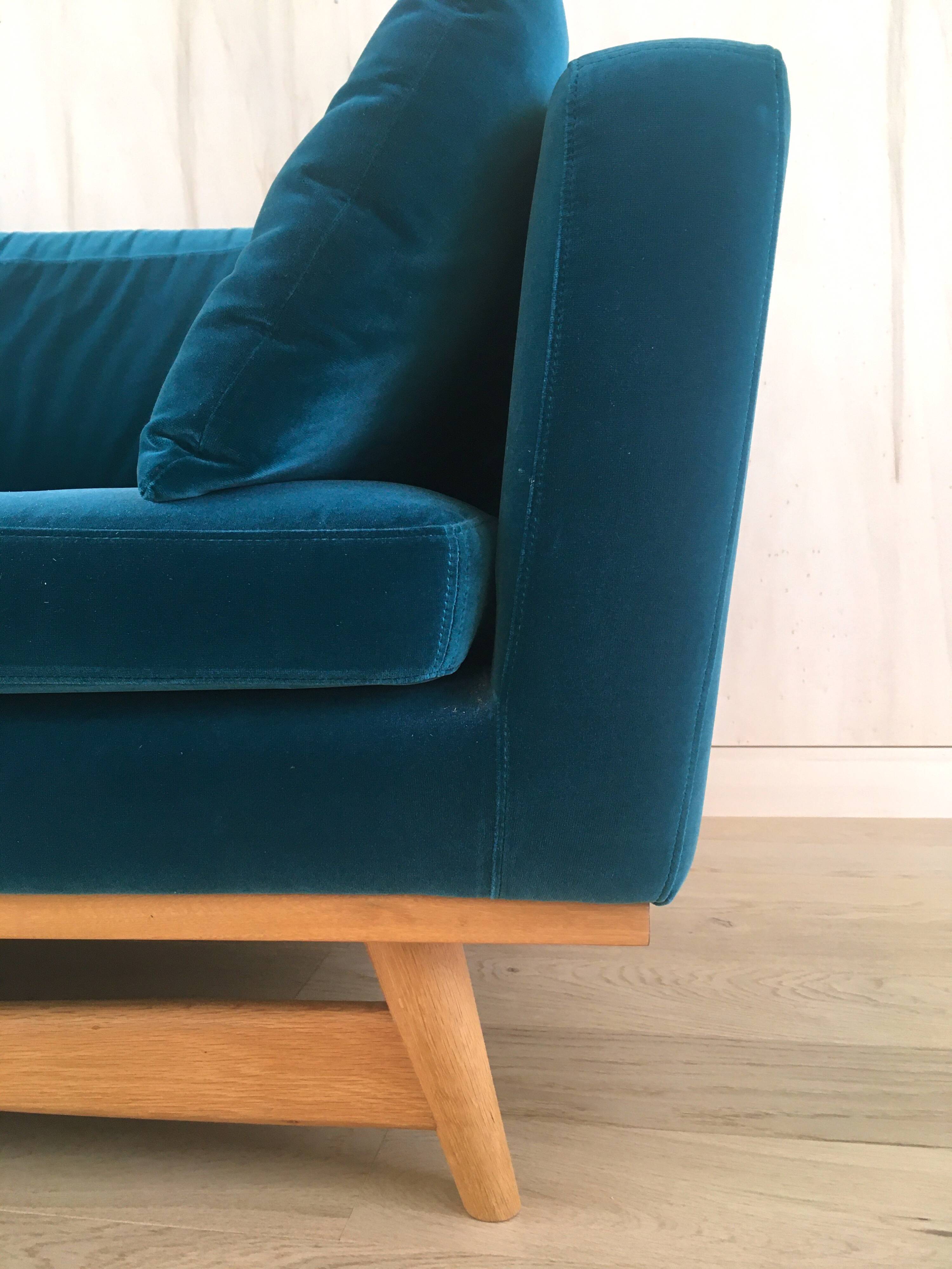 Duck blue velvet sofa, Red Edition