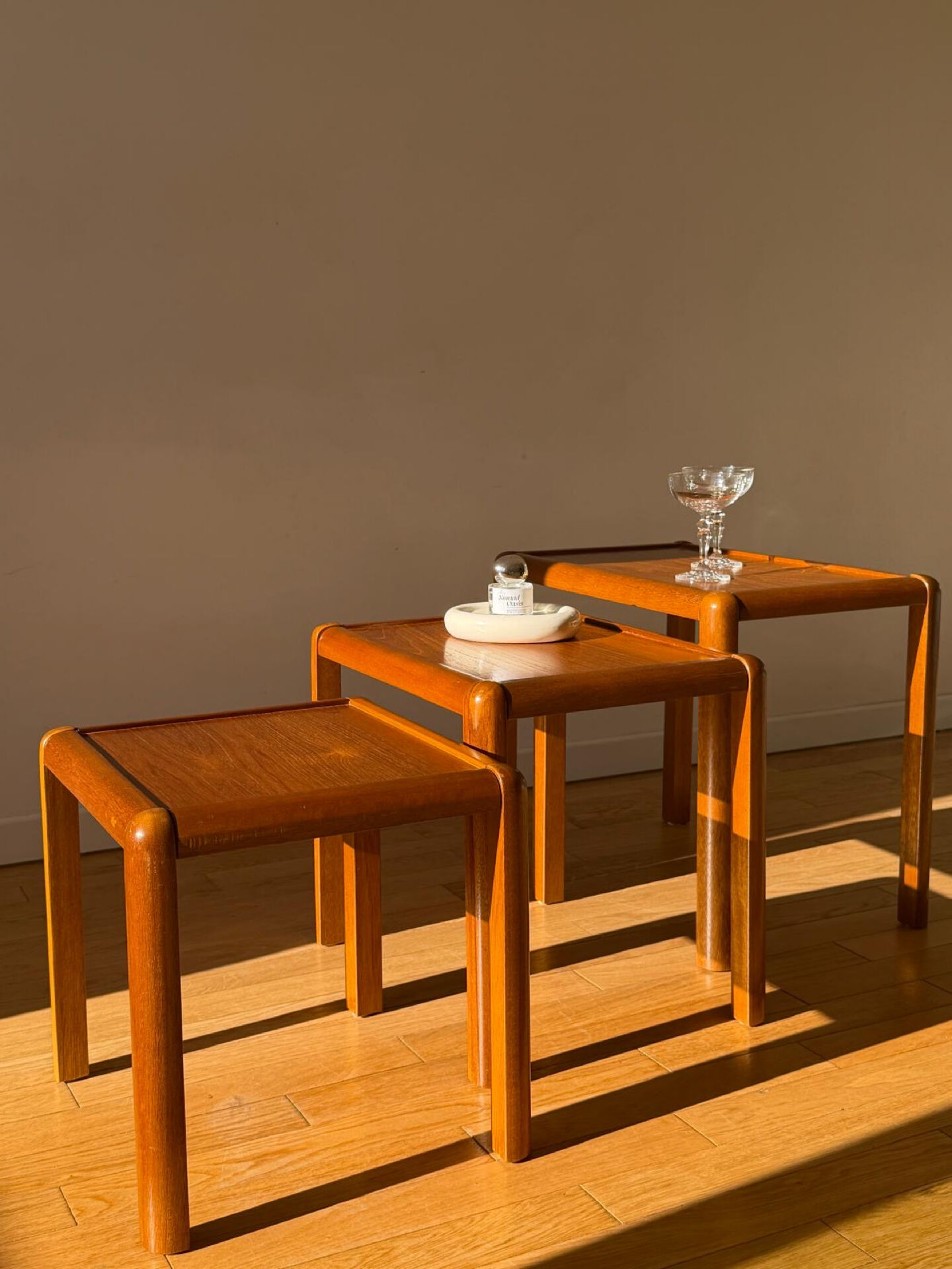 Lot table gigogne en bois vintage