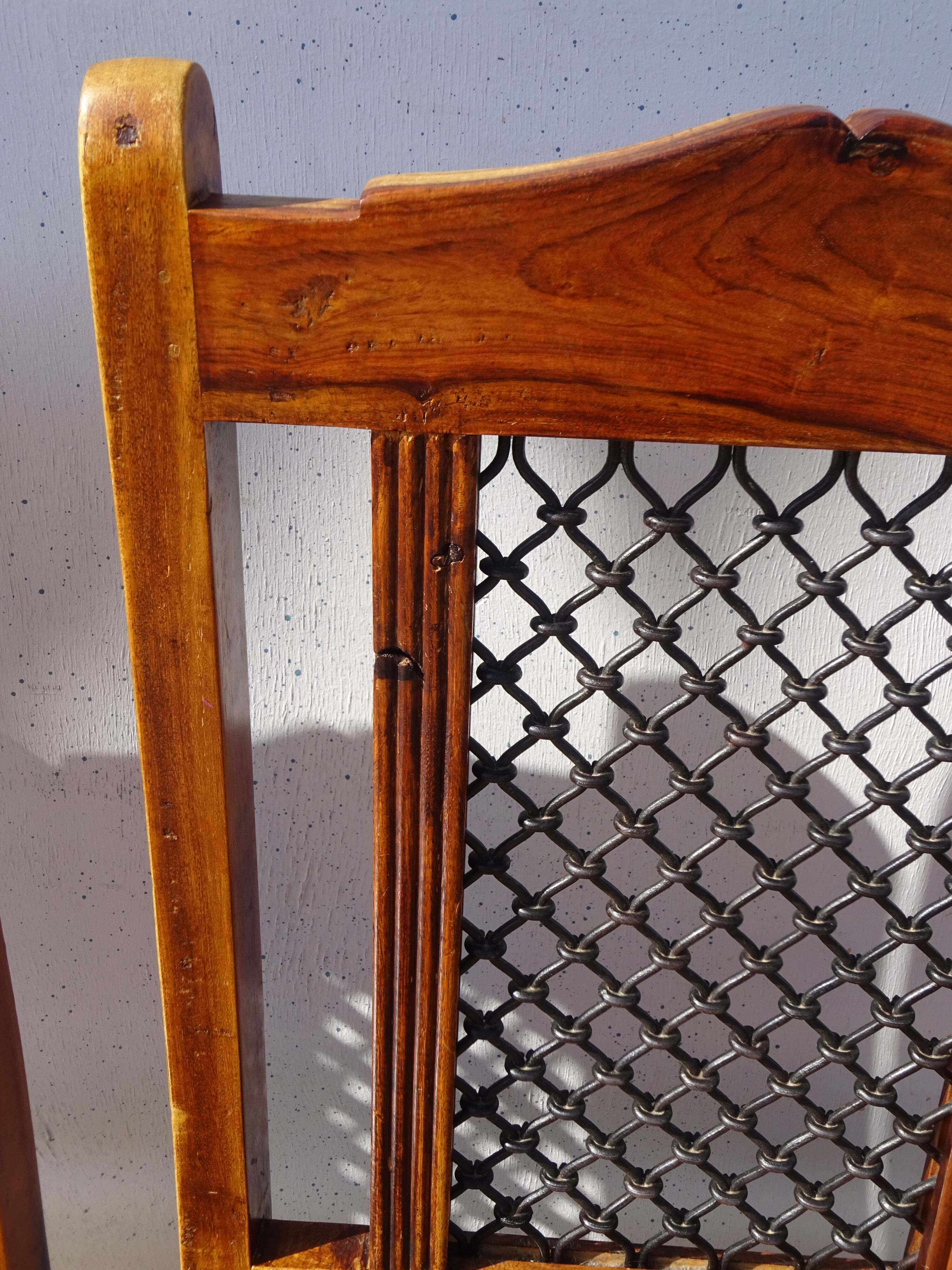 Chair in solid wood and metal