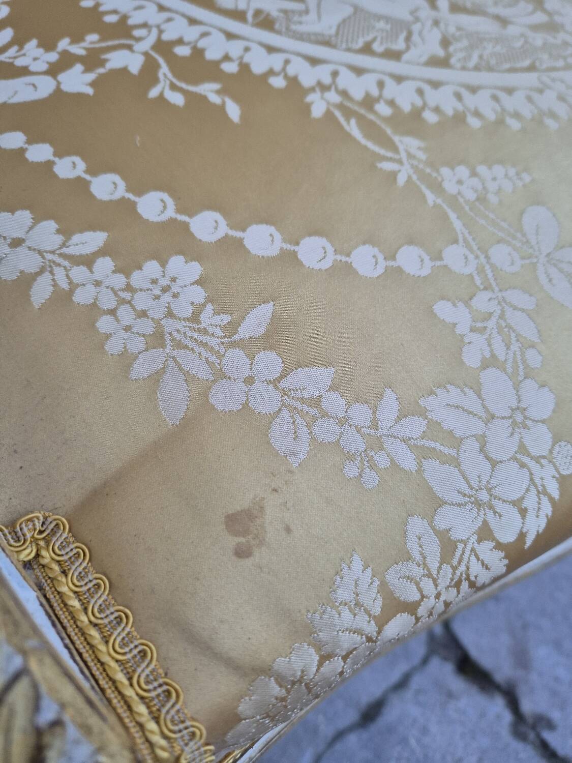 Louis XVI style cabriolet armchair with decorated medallion