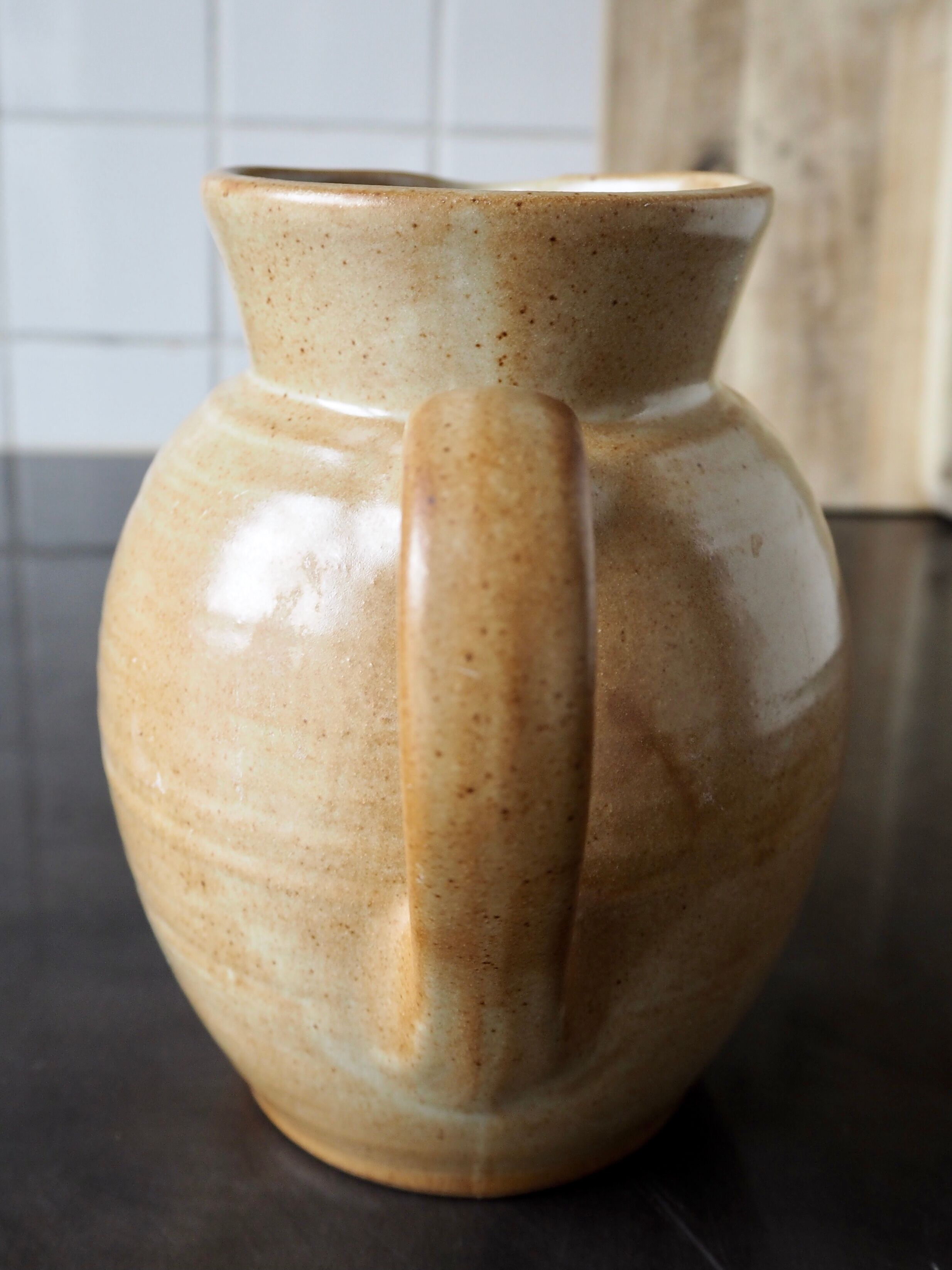 Pitcher in beige sandstone CNP Grès Village