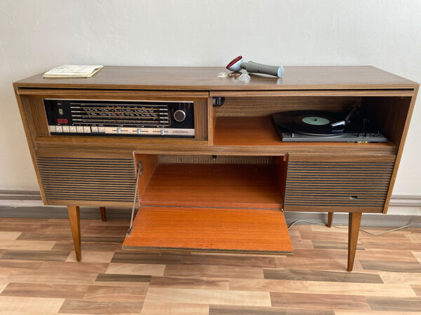 Meuble hi-fi vintage Grundig années 60/70 – radio & platine vinyle int