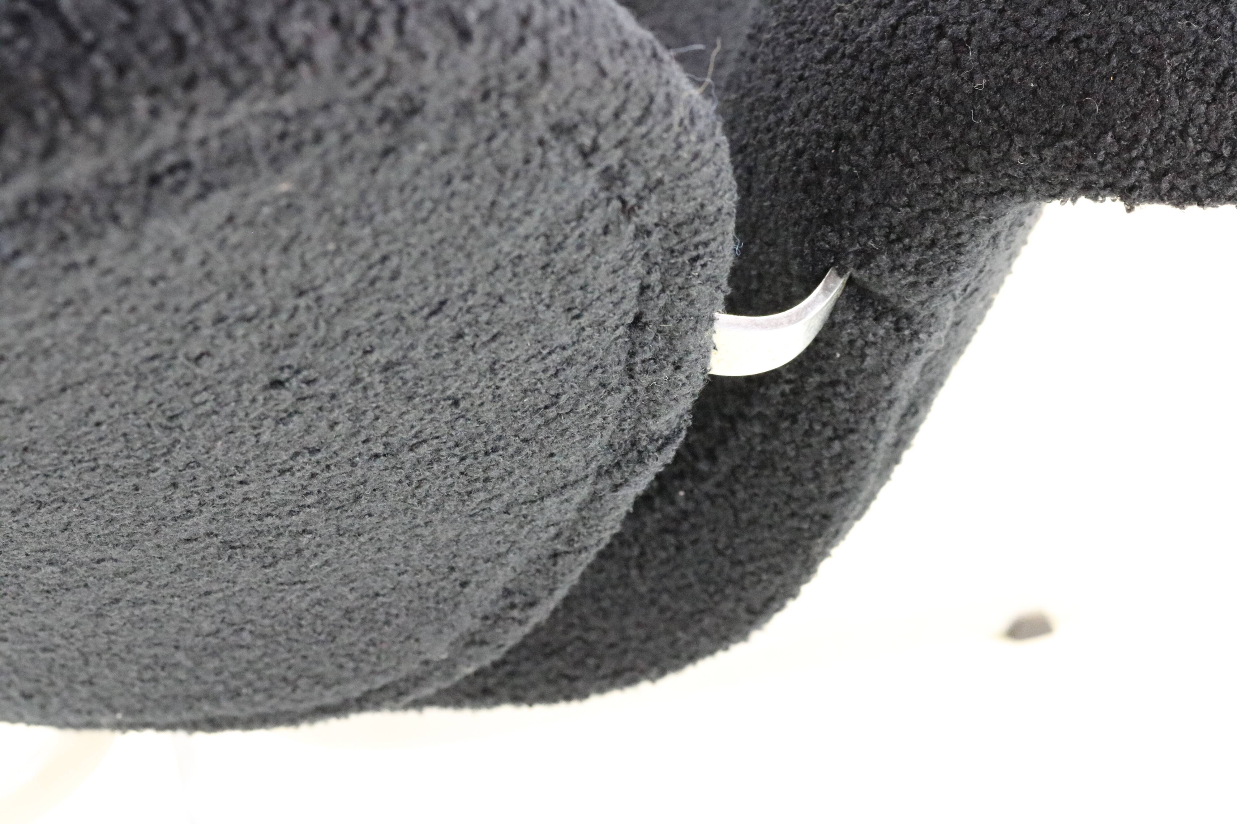 Artifort big tulip lounge chair with original ottoman