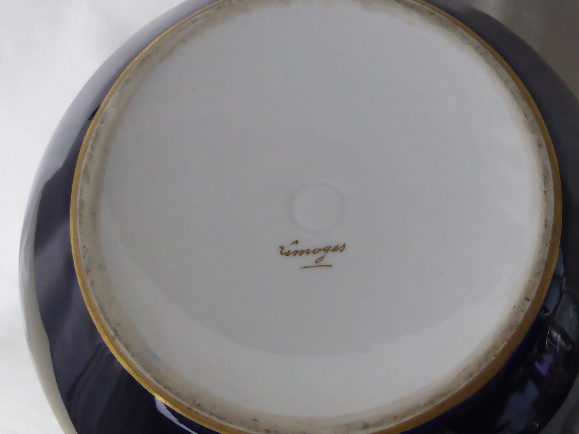 Vase in Limoges porcelain midnight blue signed Chaufriasse-Diam. 20cm