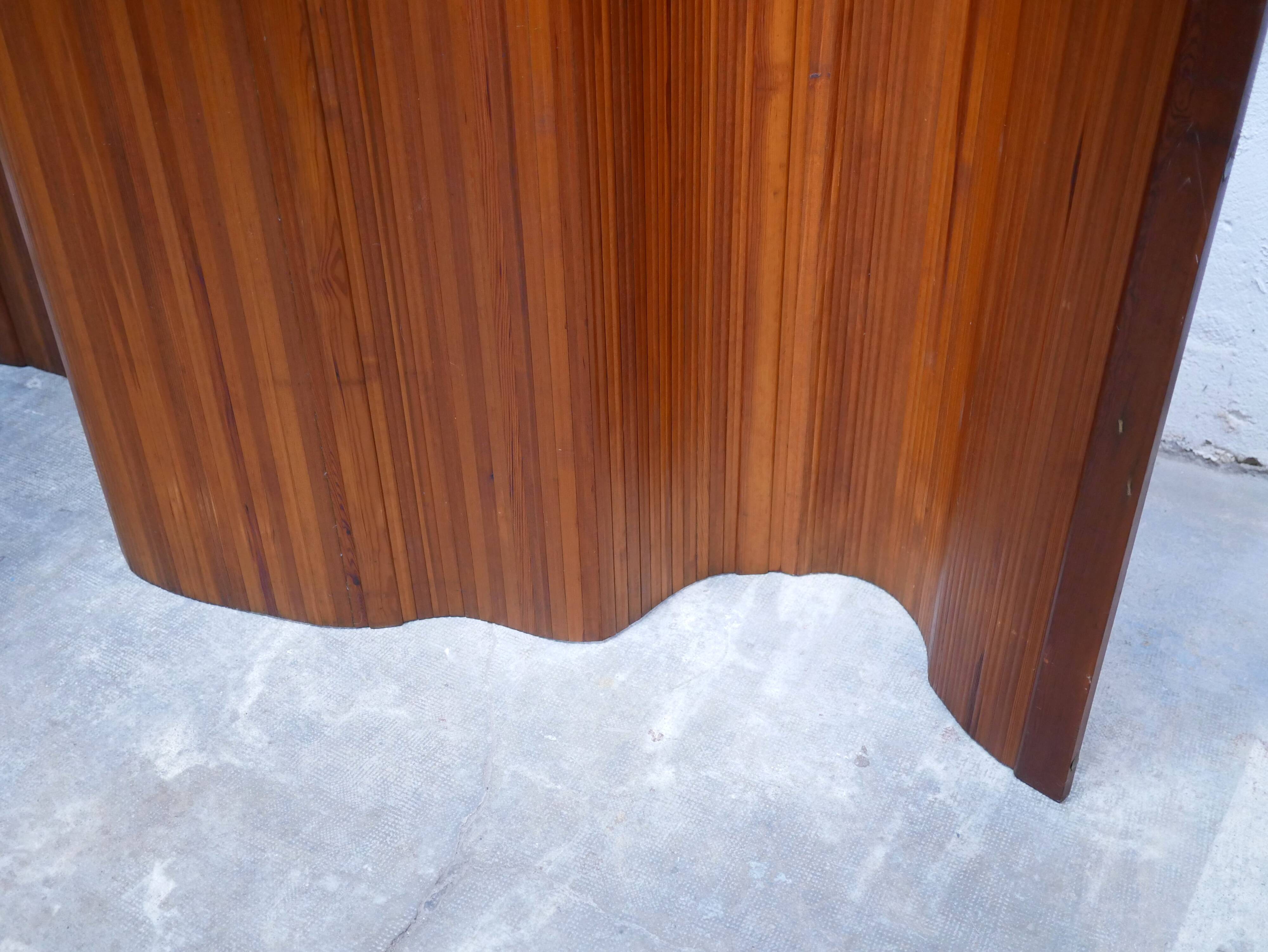 Vintage wooden screen published by snsa