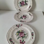 Trio d’assiettes anciennes peintes à la main