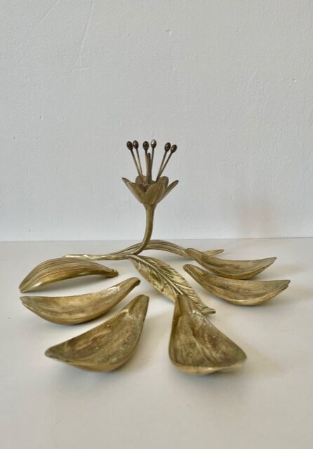 Ashtray "flower" brass 1970