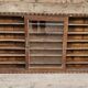 Ancienne vitrine murale de collectionneur en teck birman