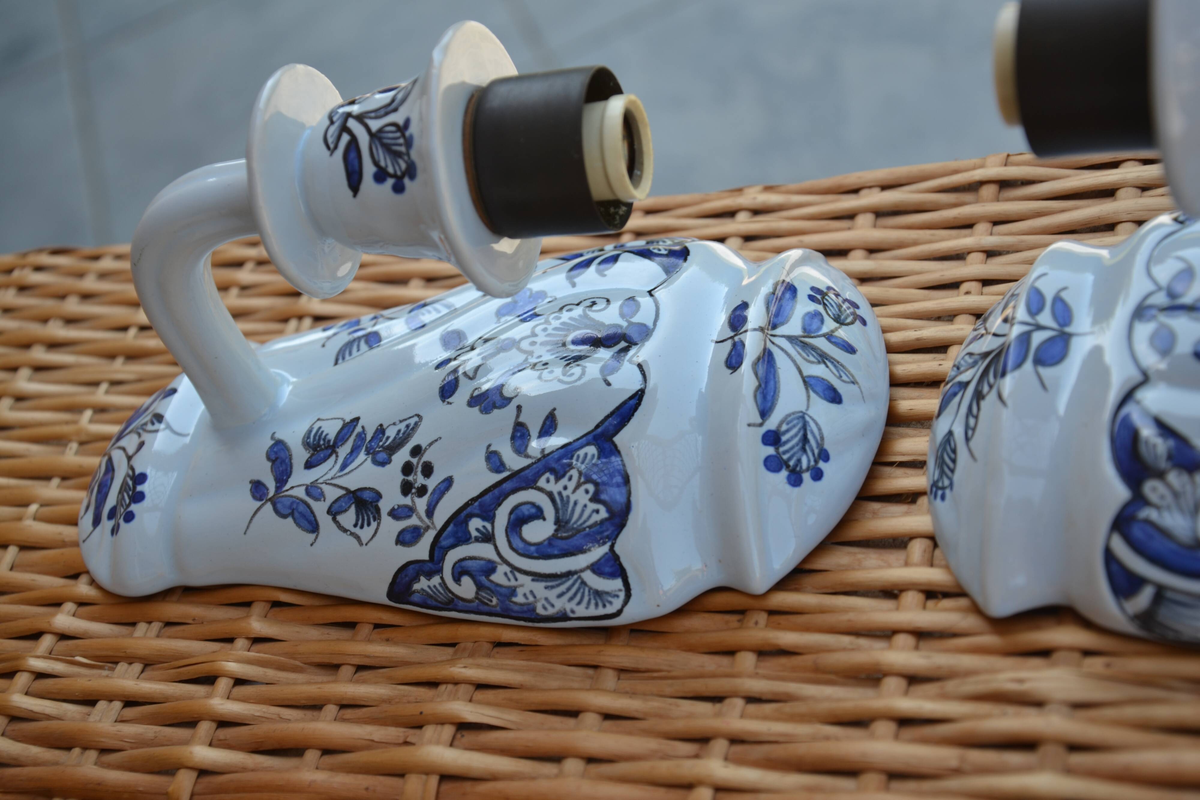 2 ceramic wall lights