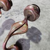 Paire de bougeoirs muraux en bronze figurant un serpent, 1960