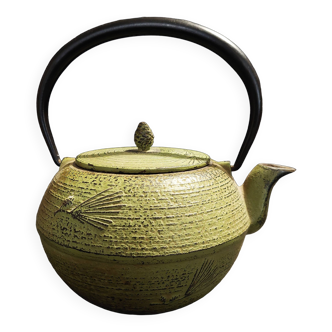 Green cast iron teapot signed 1 liter