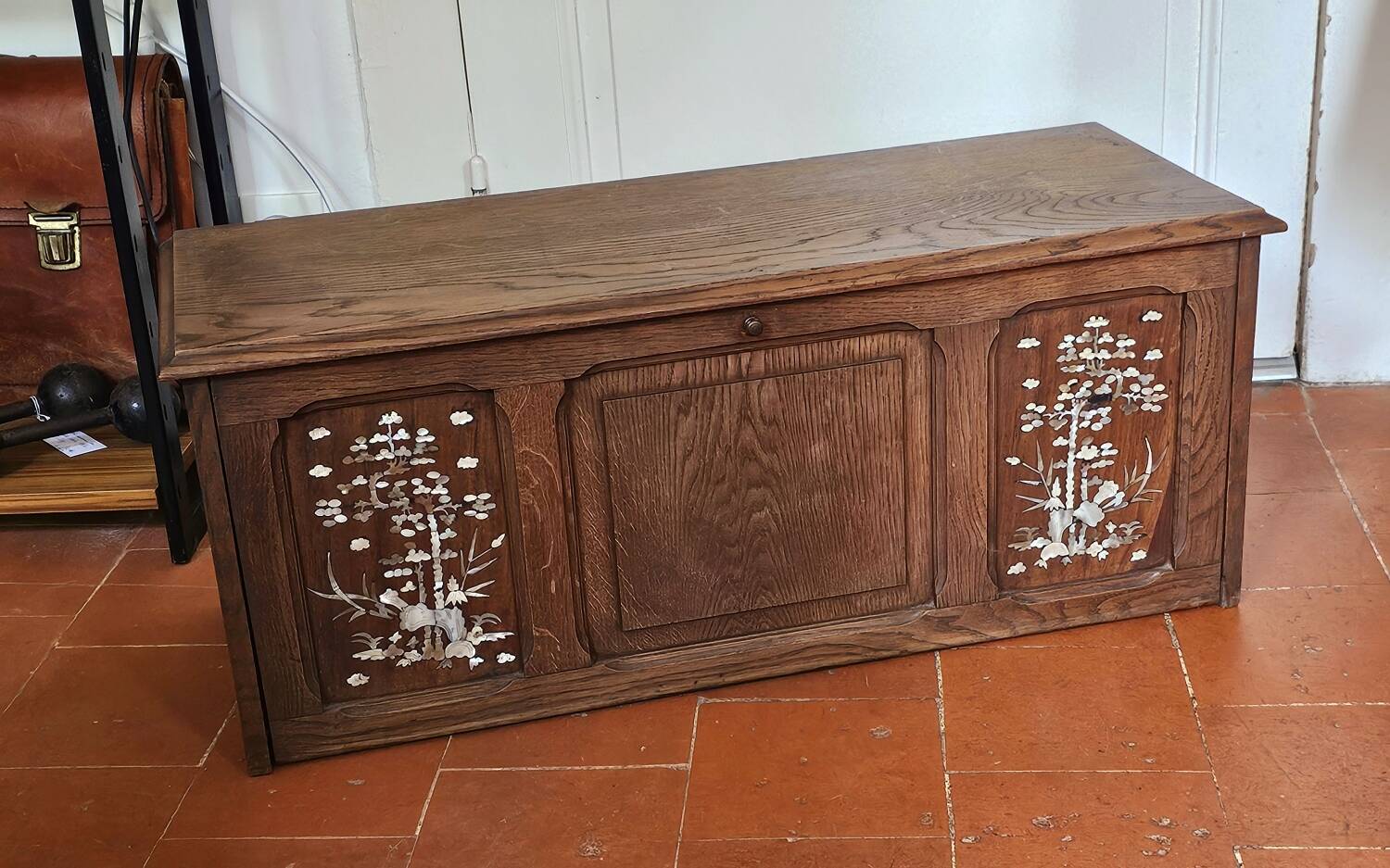 Mother-of-pearl inlaid desk top