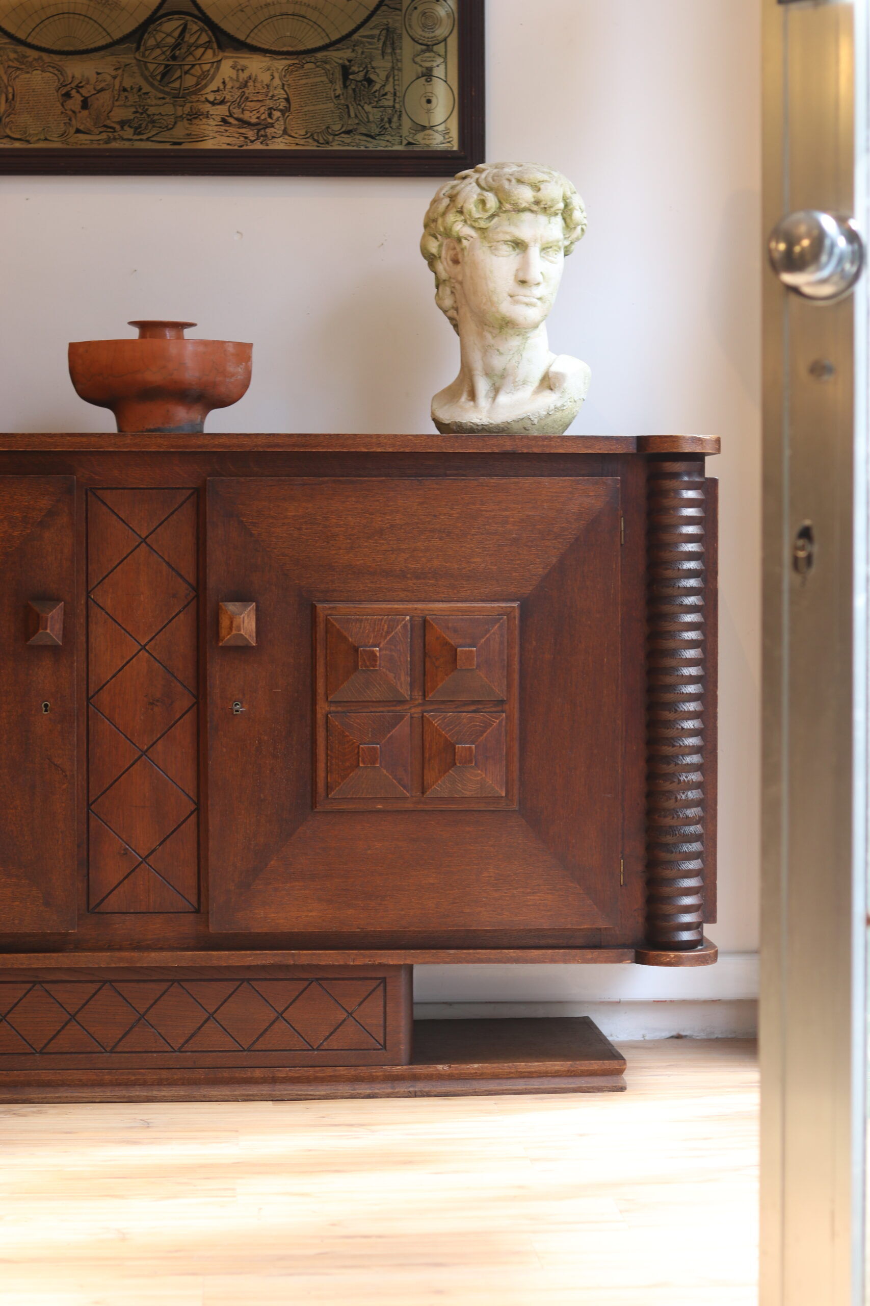 Buffet art déco, travail français vers 1940, dans l’esprit de Charles Dudouyt
