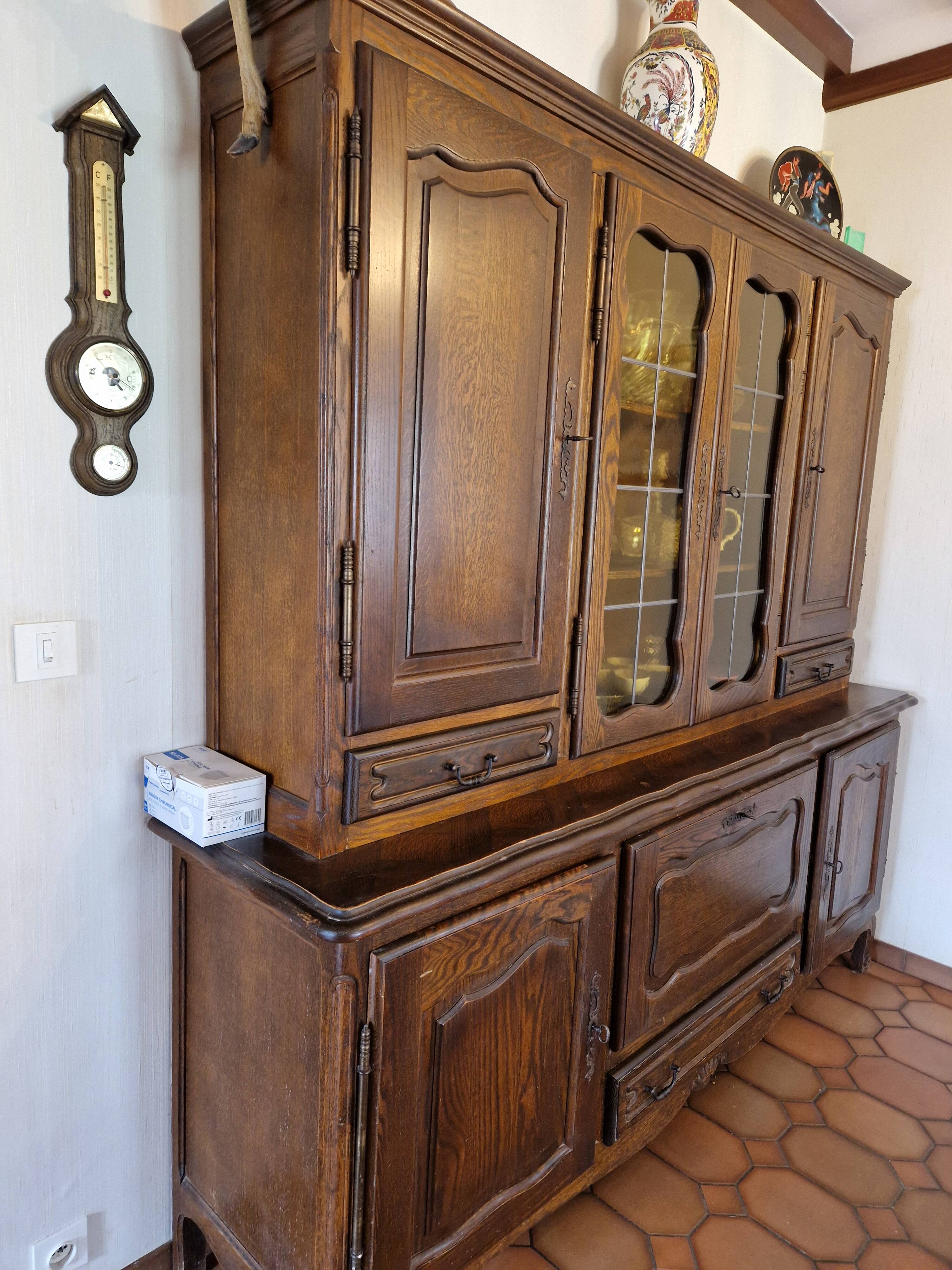 Glass-fronted cabinet