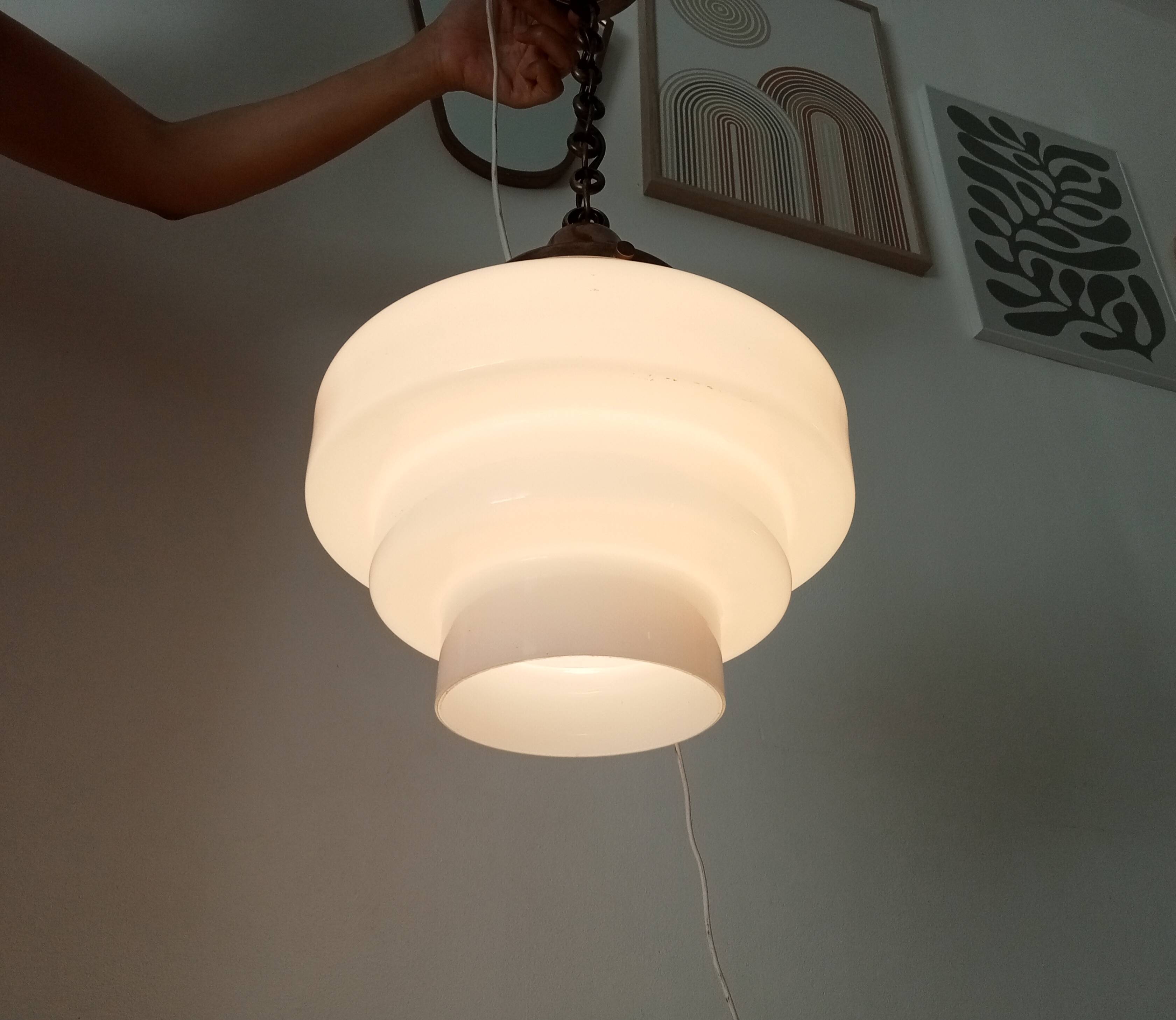 Art Deco "Skyscraper" suspension from the 1930s in opaline and brass.