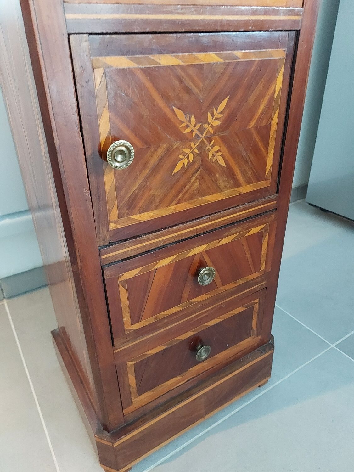 Antique chest of drawers