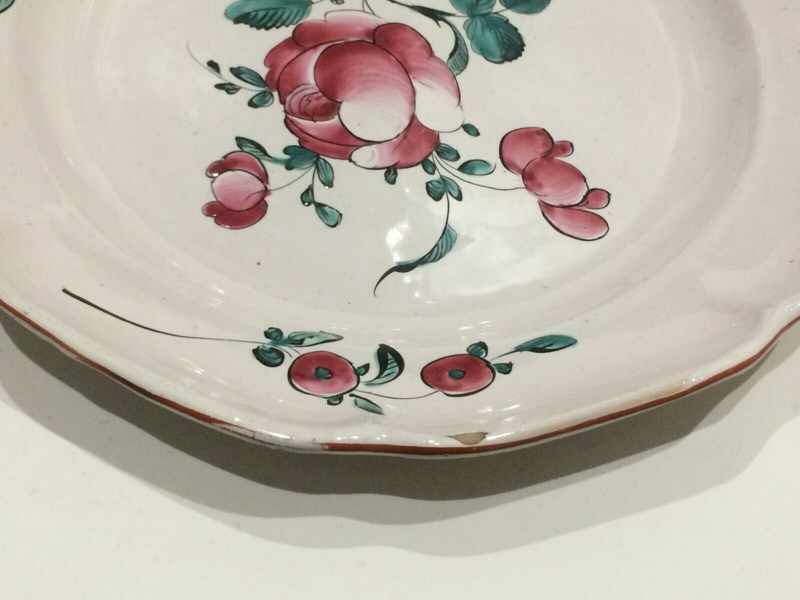 Eastern earthenware plate decorated bouquet of flowers