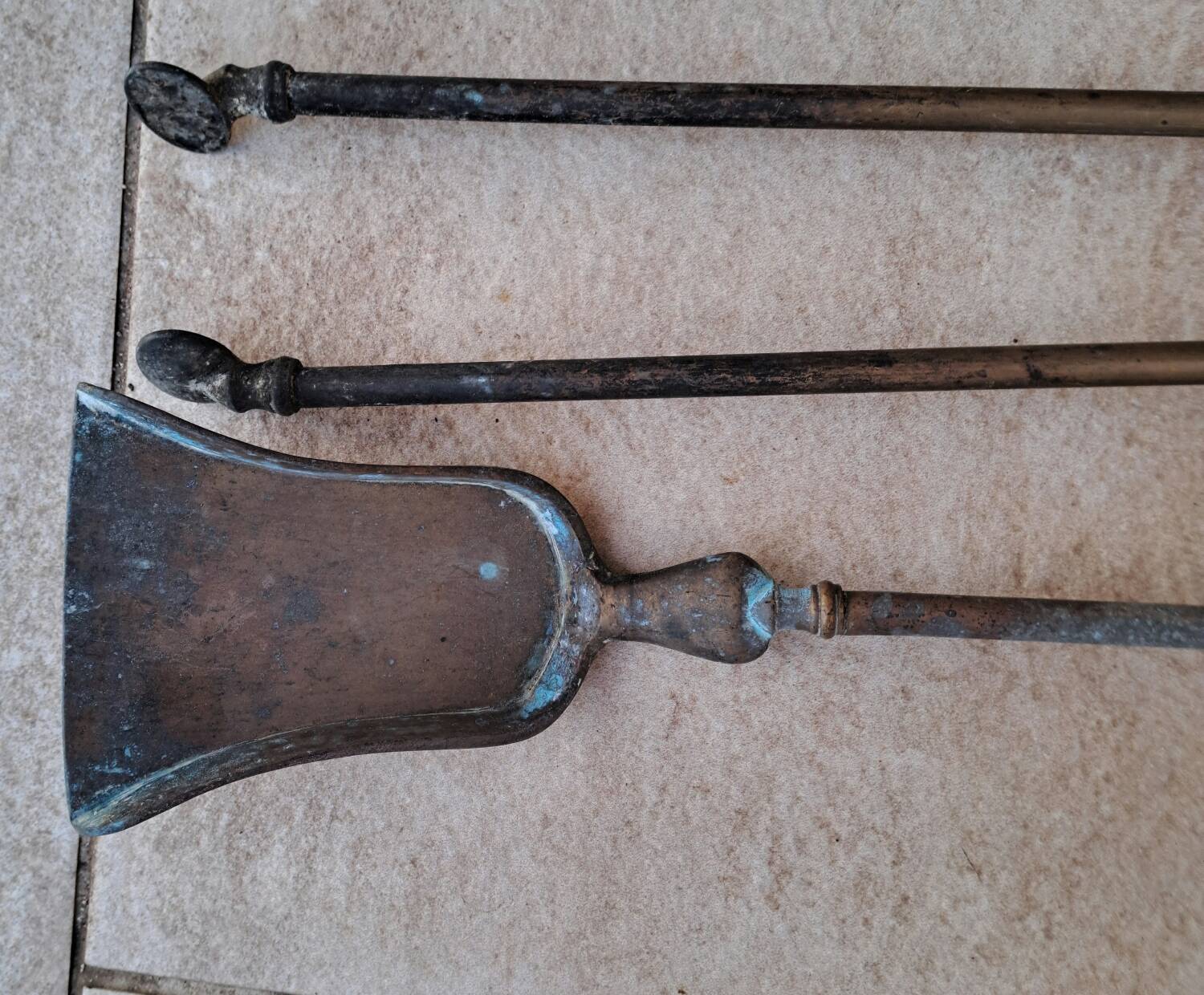 Bronze fireplace support and accessories