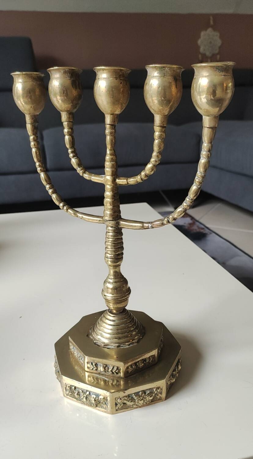 5-branched Jewish menorah/candlestick. Dedicated to mourning. In gilded bronze.