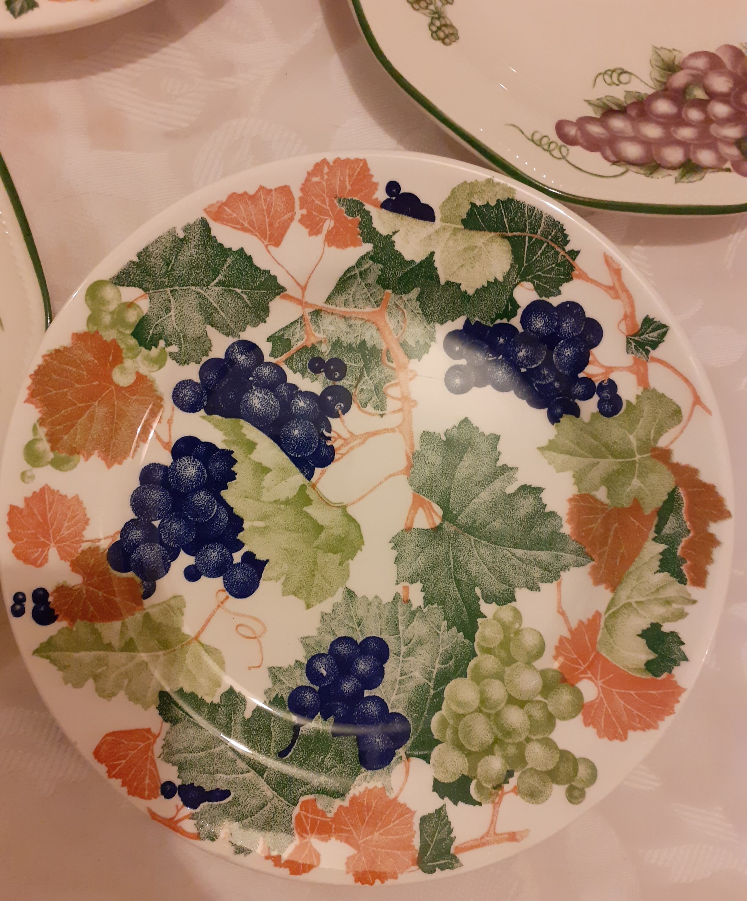 Set of four plates with retro dessert "raisin"