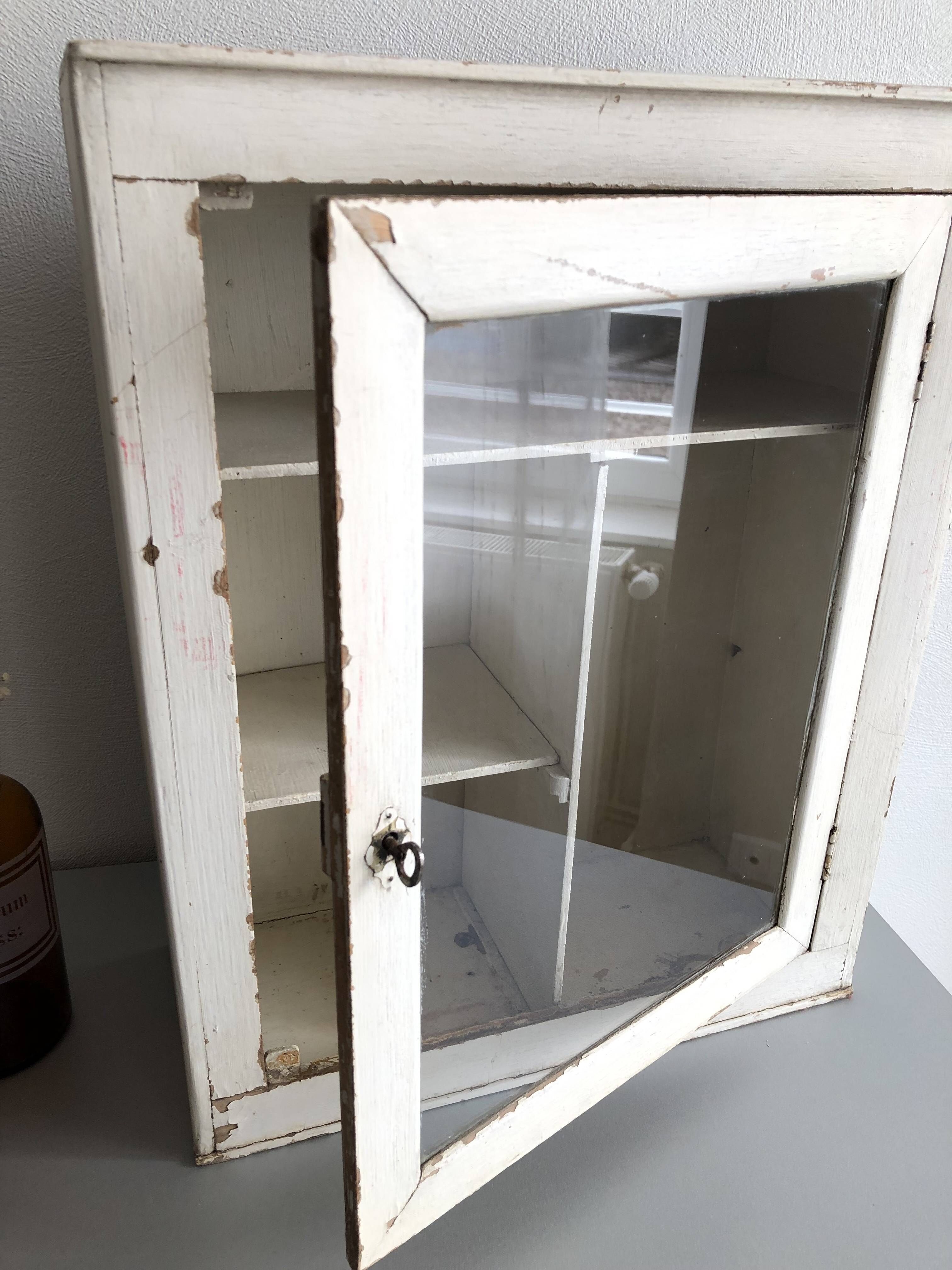 Armoire pharmacie patinée