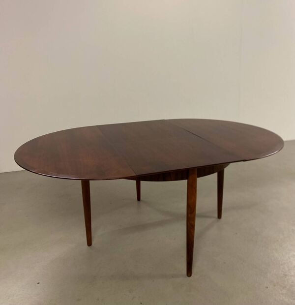 Table à manger ronde en palissandre extensible des années 1960 MidCentury