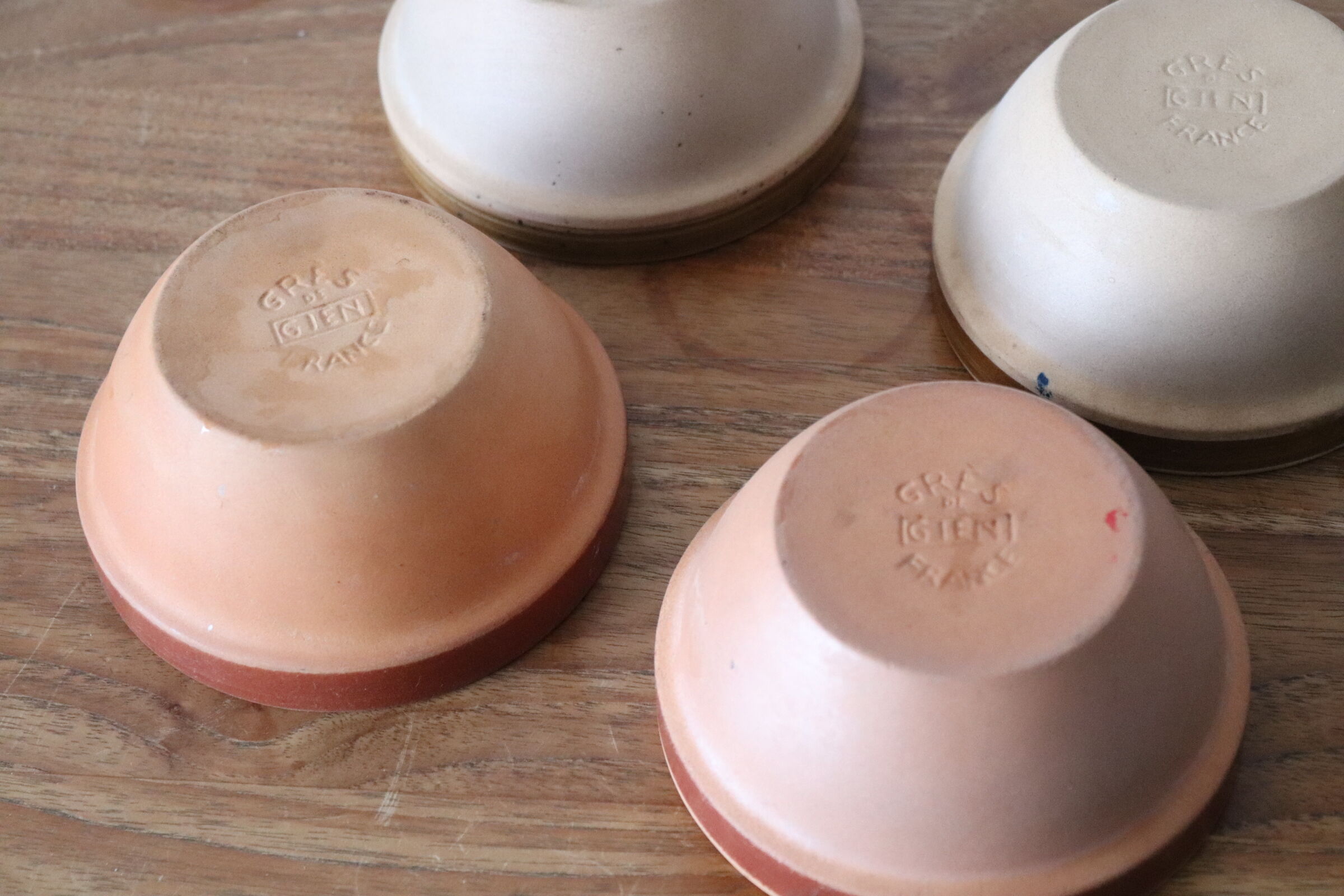 4 stoneware bowls