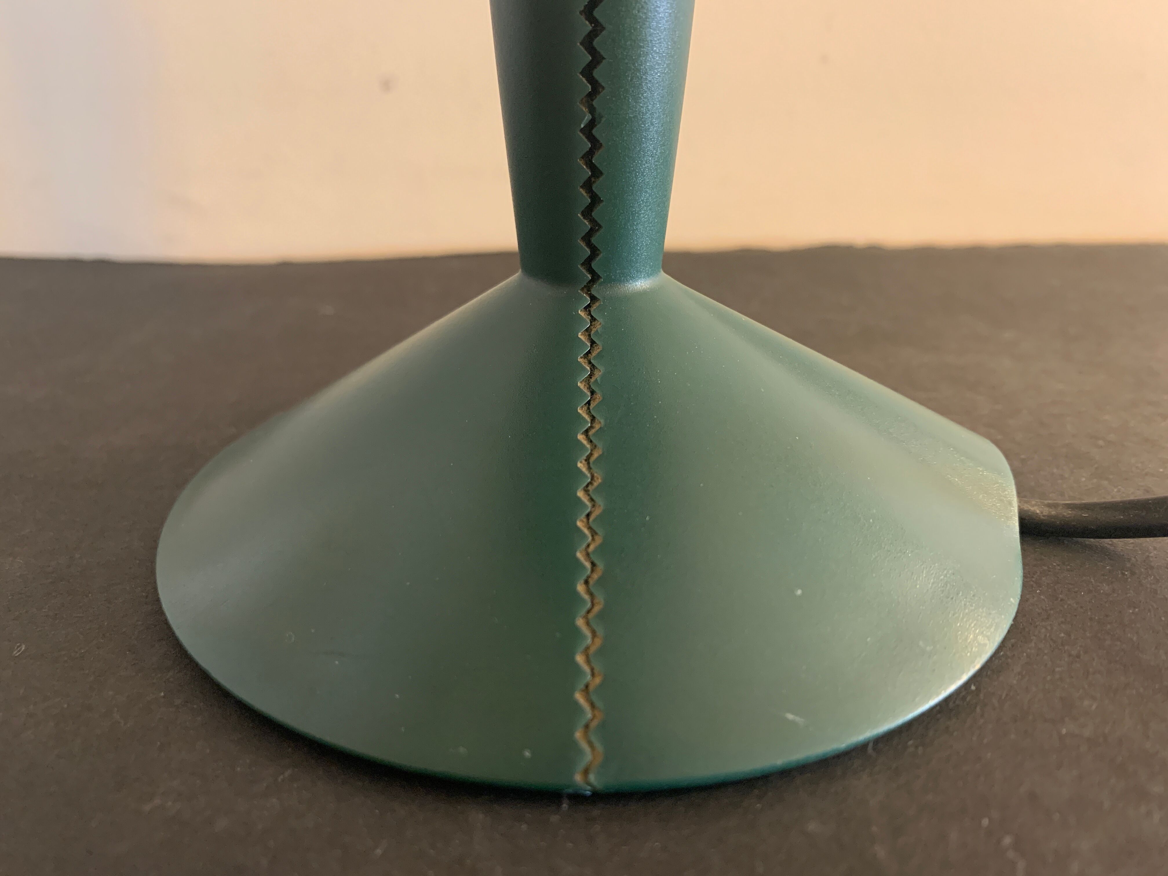 English green lamp Miss Sissi de Flos, design Philippe Starck