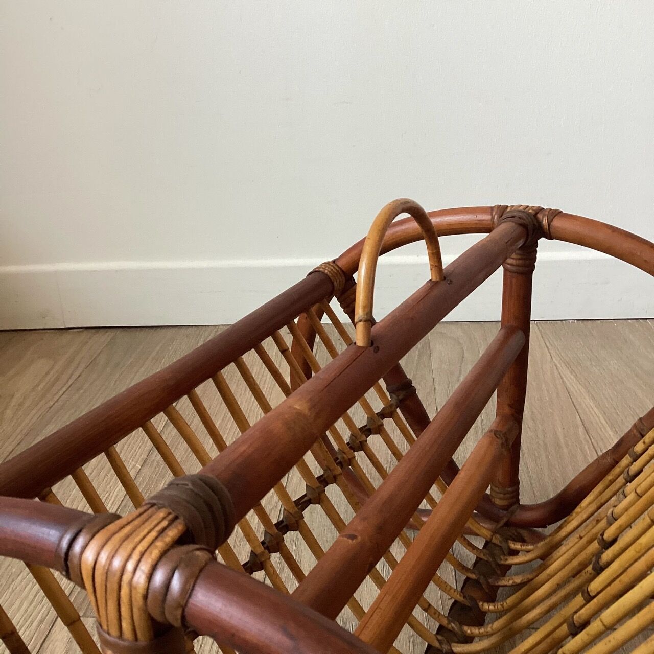 Porte-revues rotin vintage