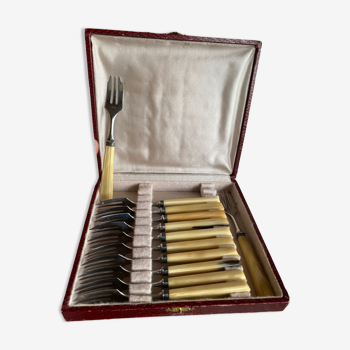 Box of stainless steel dessert forks