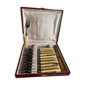 Box of stainless steel dessert forks