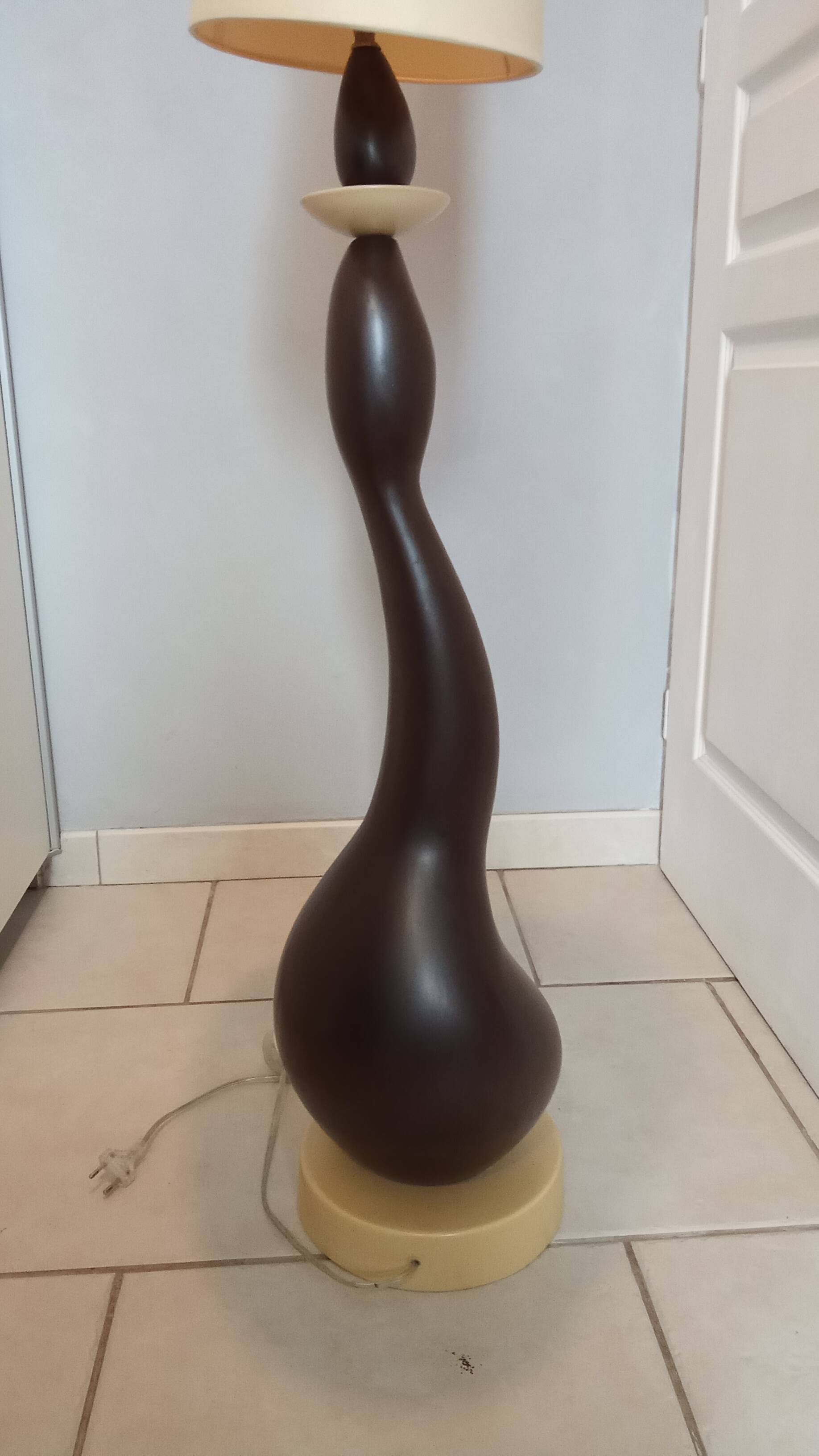 Keria ceramic floor lamp in vintage design