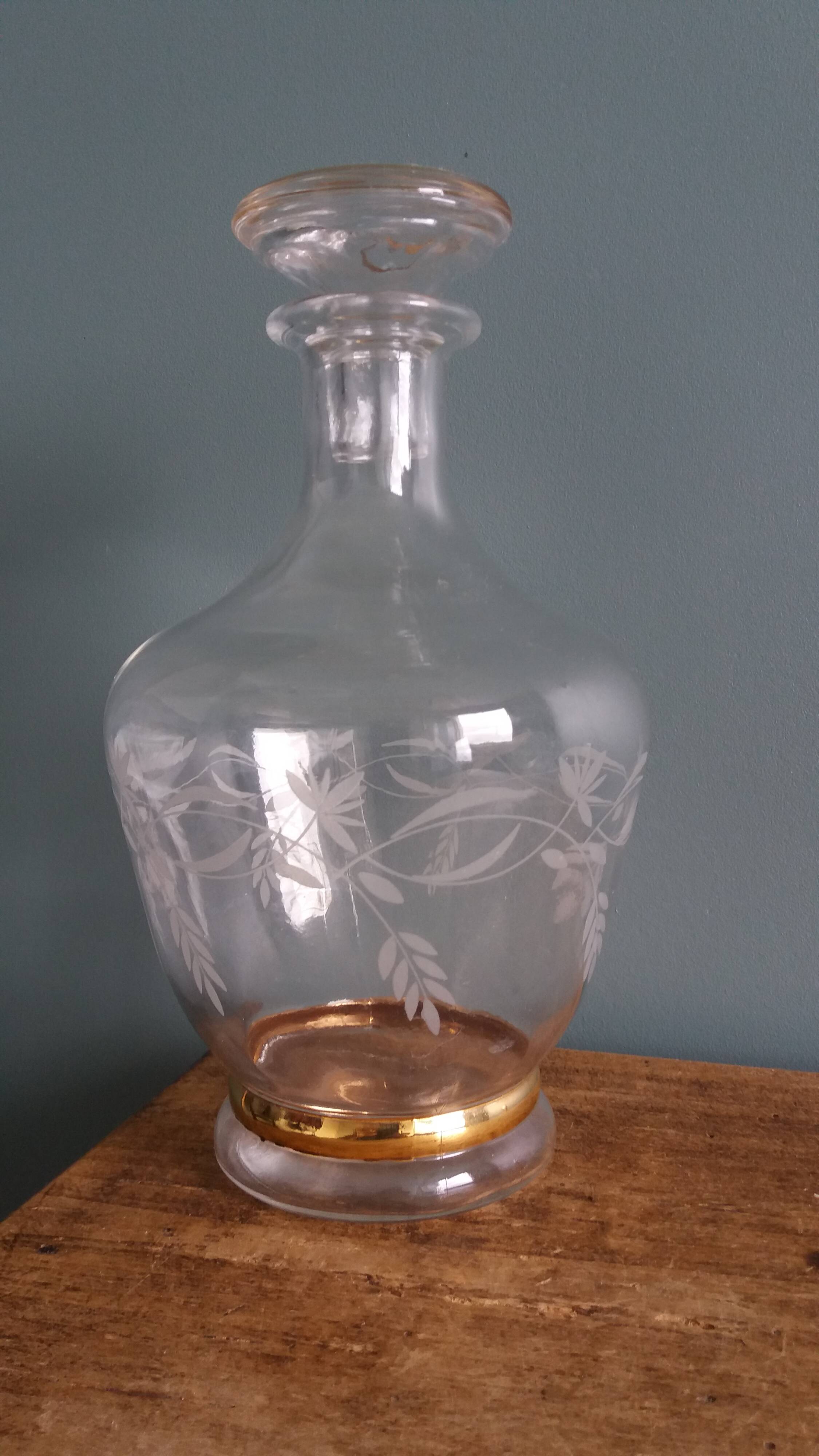 Carafe à liqueur avec bouchon, décor fleurs et dorures