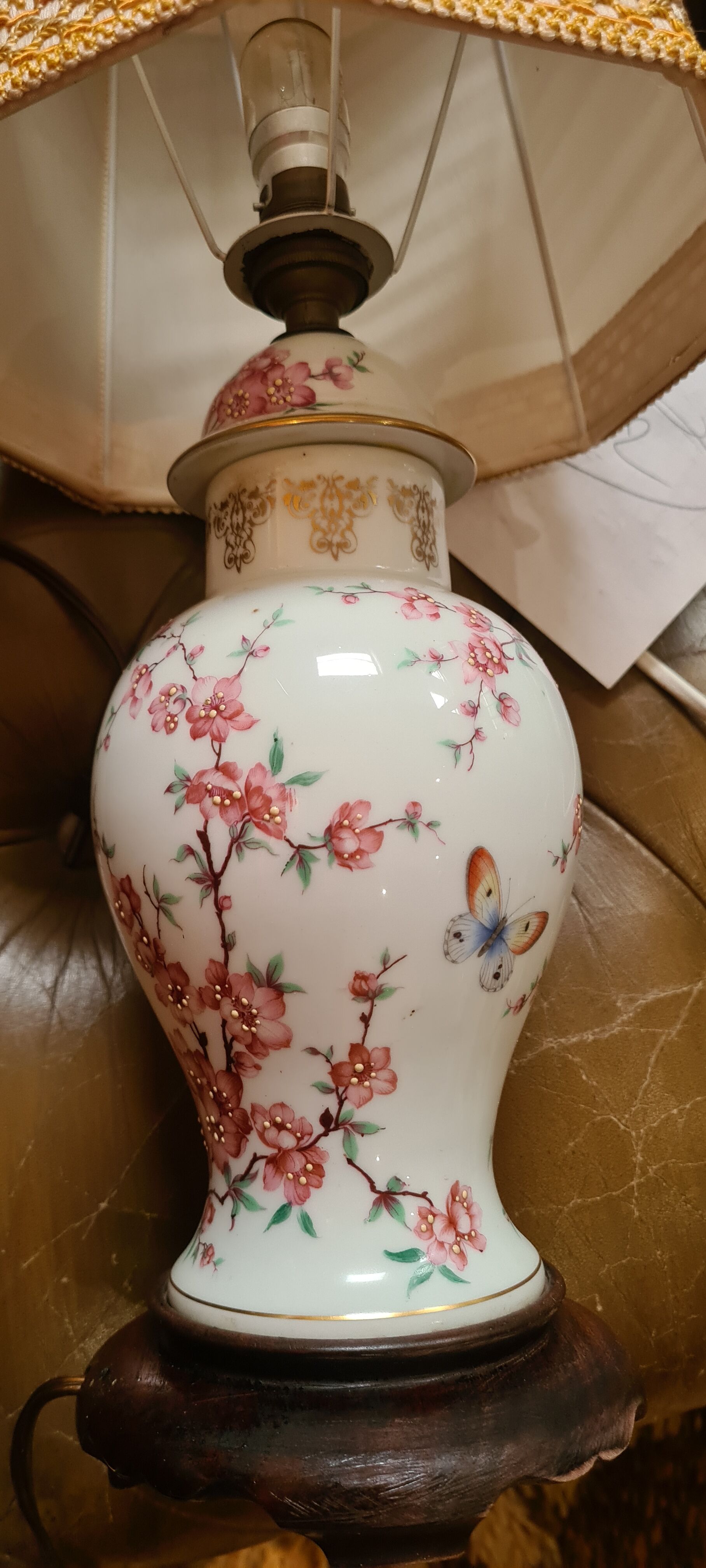 Lamp asia porcelain butterfly pattern and fleural