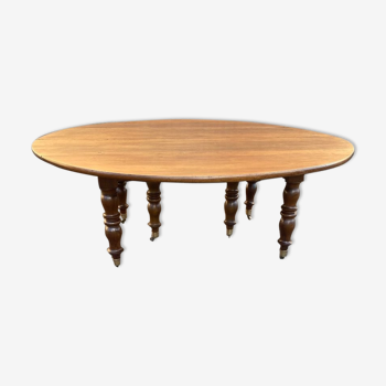Walnut table period XIXth diameter 194 cm